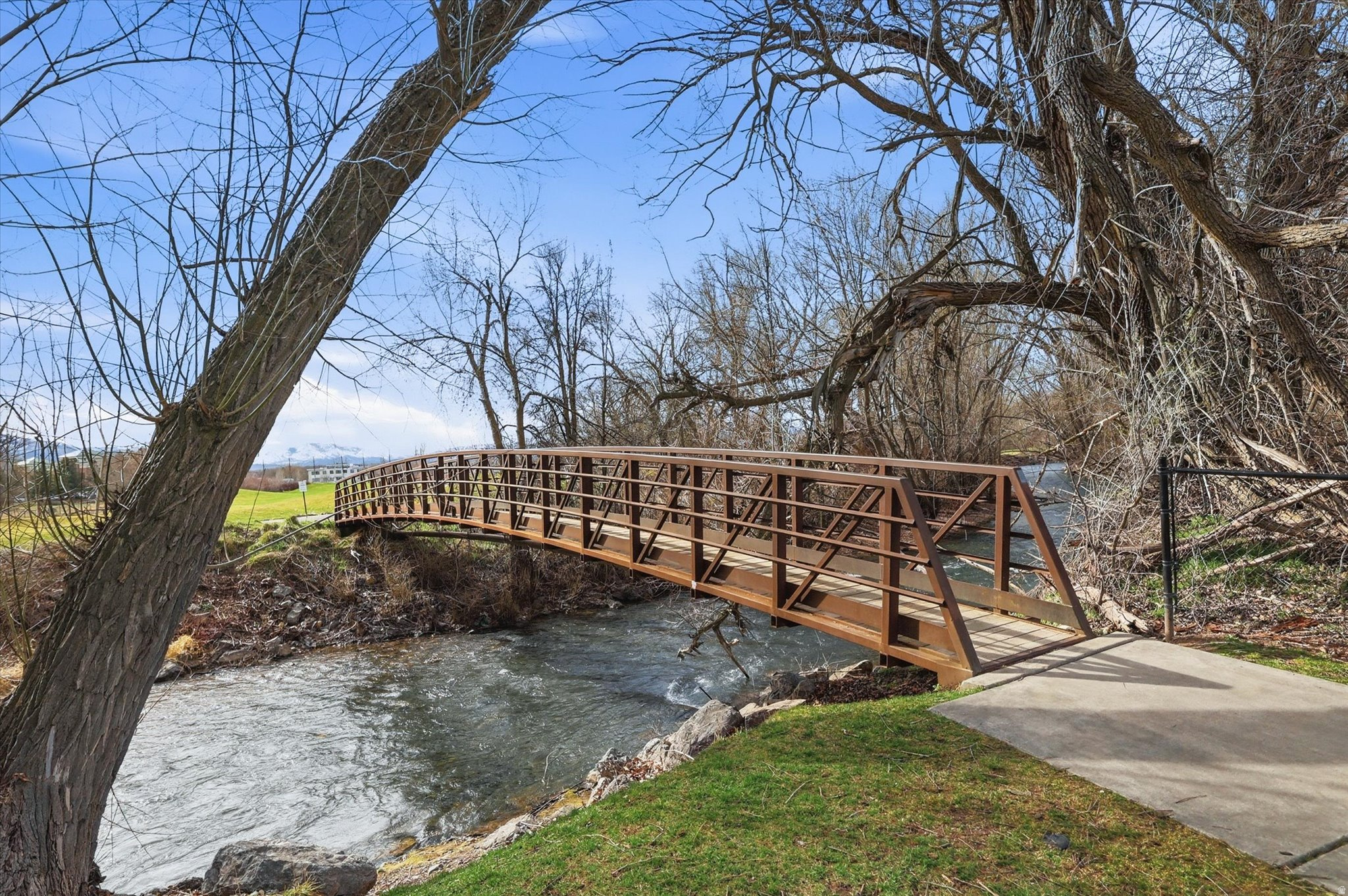 RIVER CROSSING - Residential