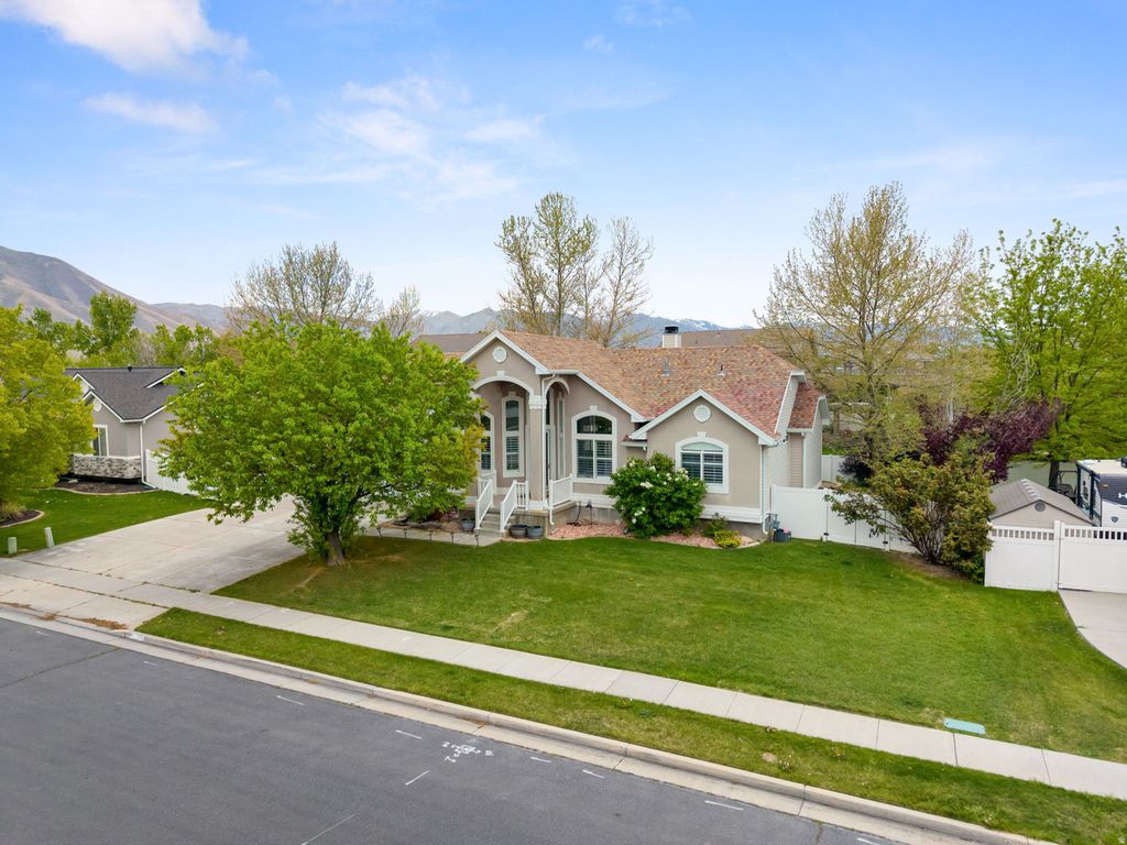 Photo of 257 W LAKESIDE DR, Stansbury Park, UT 84074 (MLS # 2152785)