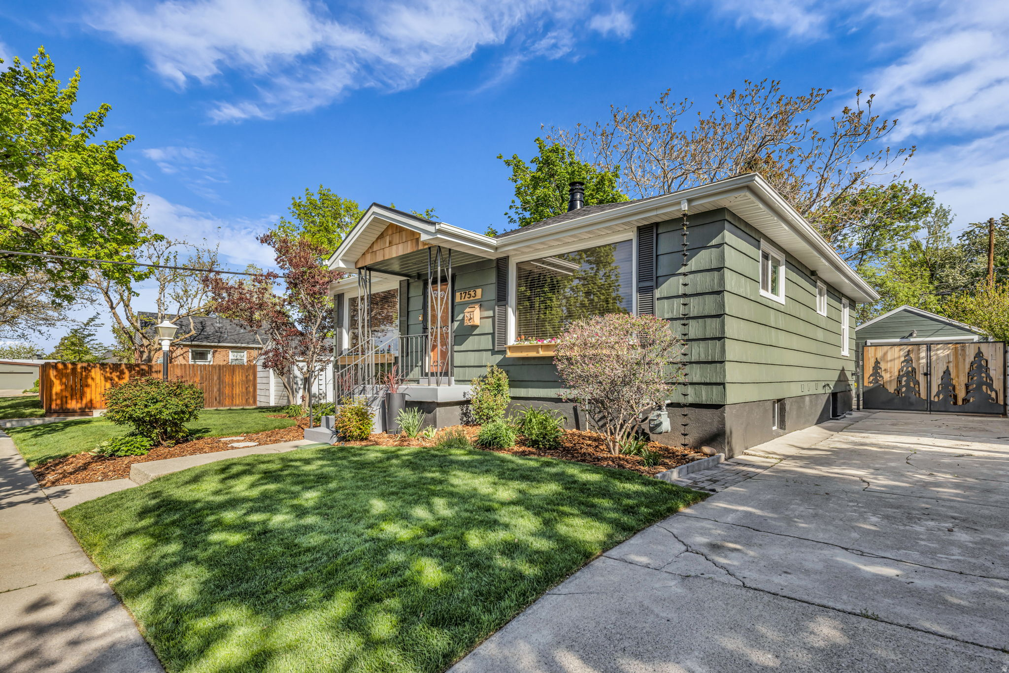 BELVIEW GARDENS SUB - Residential