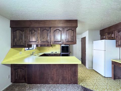 Tiny photo for 275 S 100 E, Salem, UT 84653 (MLS # 2122835)