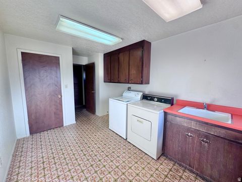 Tiny photo for 275 S 100 E, Salem, UT 84653 (MLS # 2122835)
