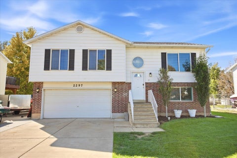 Photo of 2257 N 2290 W, Clinton, UT 84015 (MLS # 2185326)
