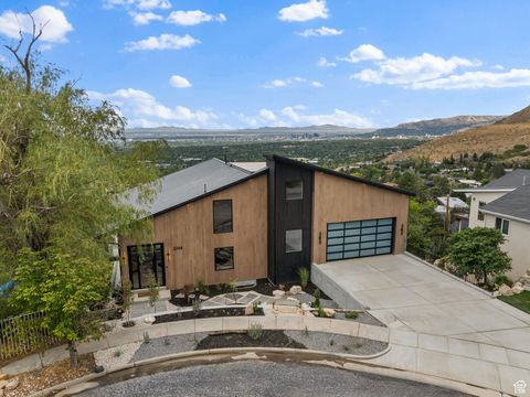 Tiny photo for 2244 S LAKELINE CIR, Salt Lake City, UT 84109 (MLS # 2108919)