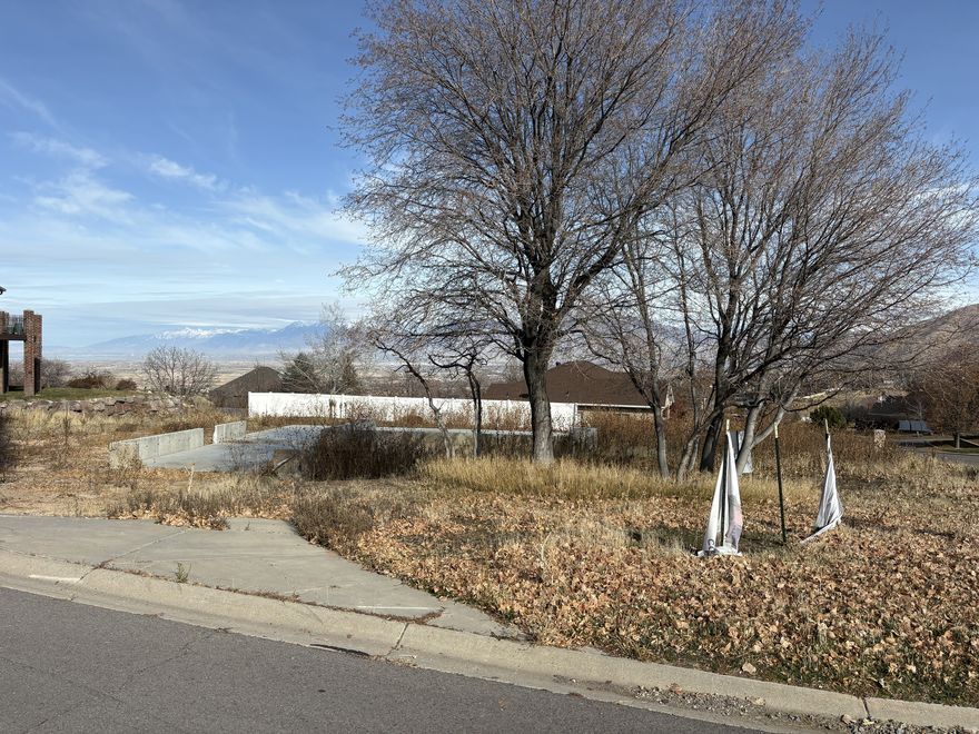 The list price is not indicative of seller's final reserve amount. This property is part of an online bidding event; all offers must be submitted through the designated auction platform. Inspections of this property and contact with occupants are strictly prohibited. Property is sold as is and no for sale sign allowed.