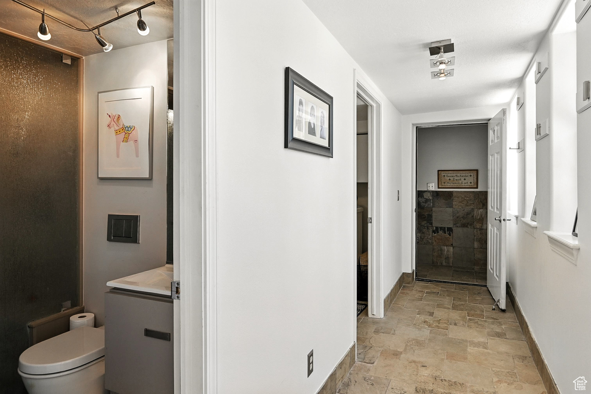 CEDAR HIGHLANDS - Residential