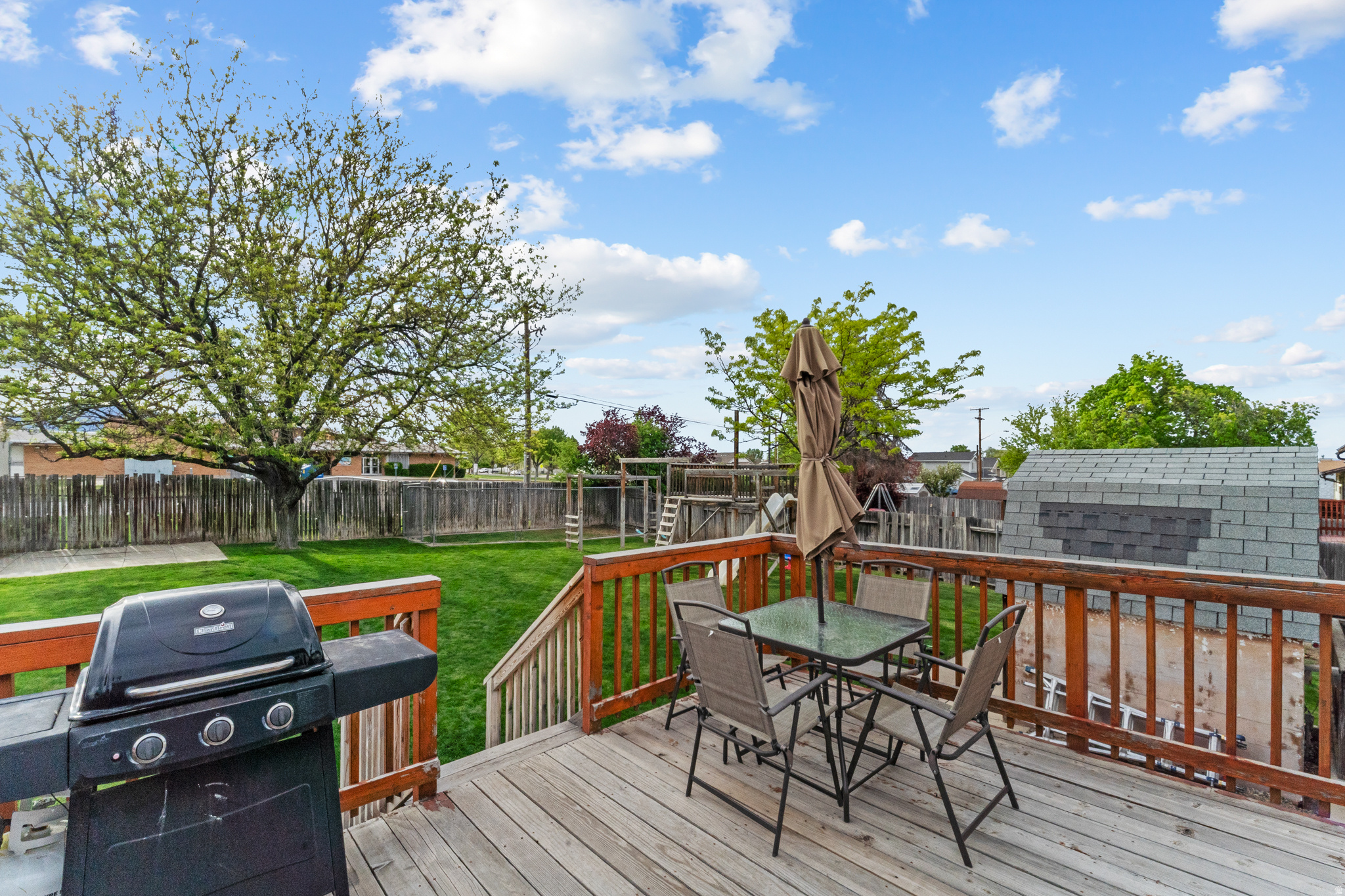 GREEN TREE - Residential