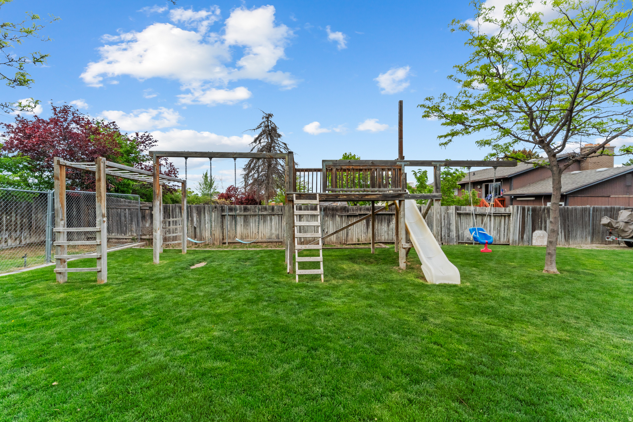 GREEN TREE - Residential