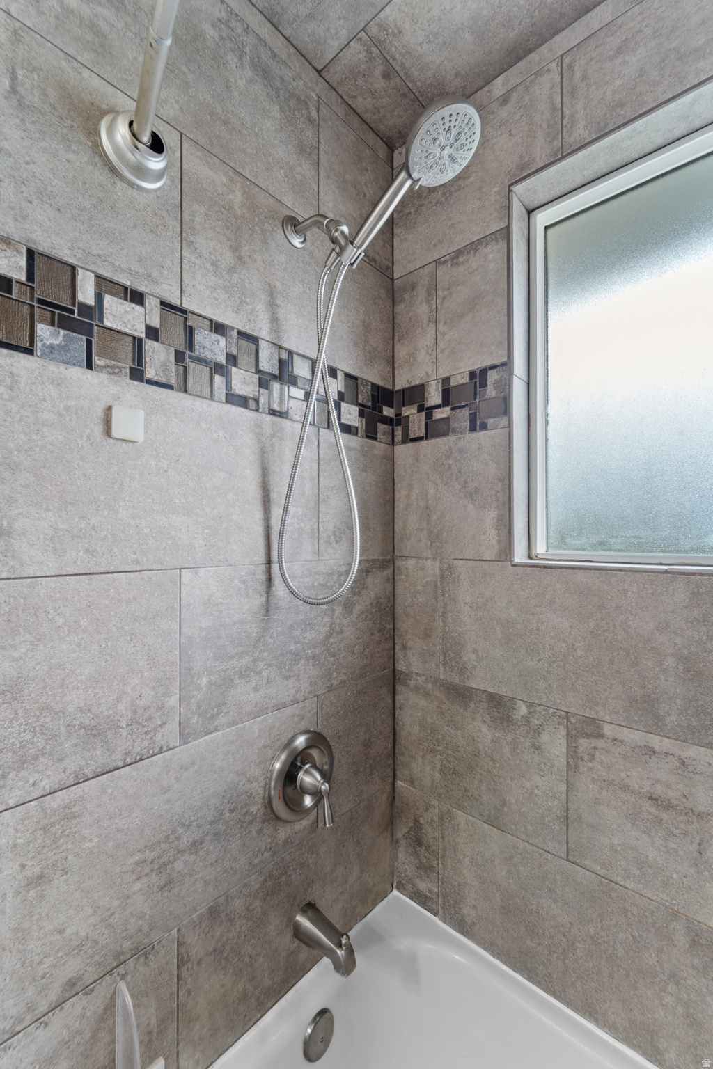 GREEN TREE - Residential