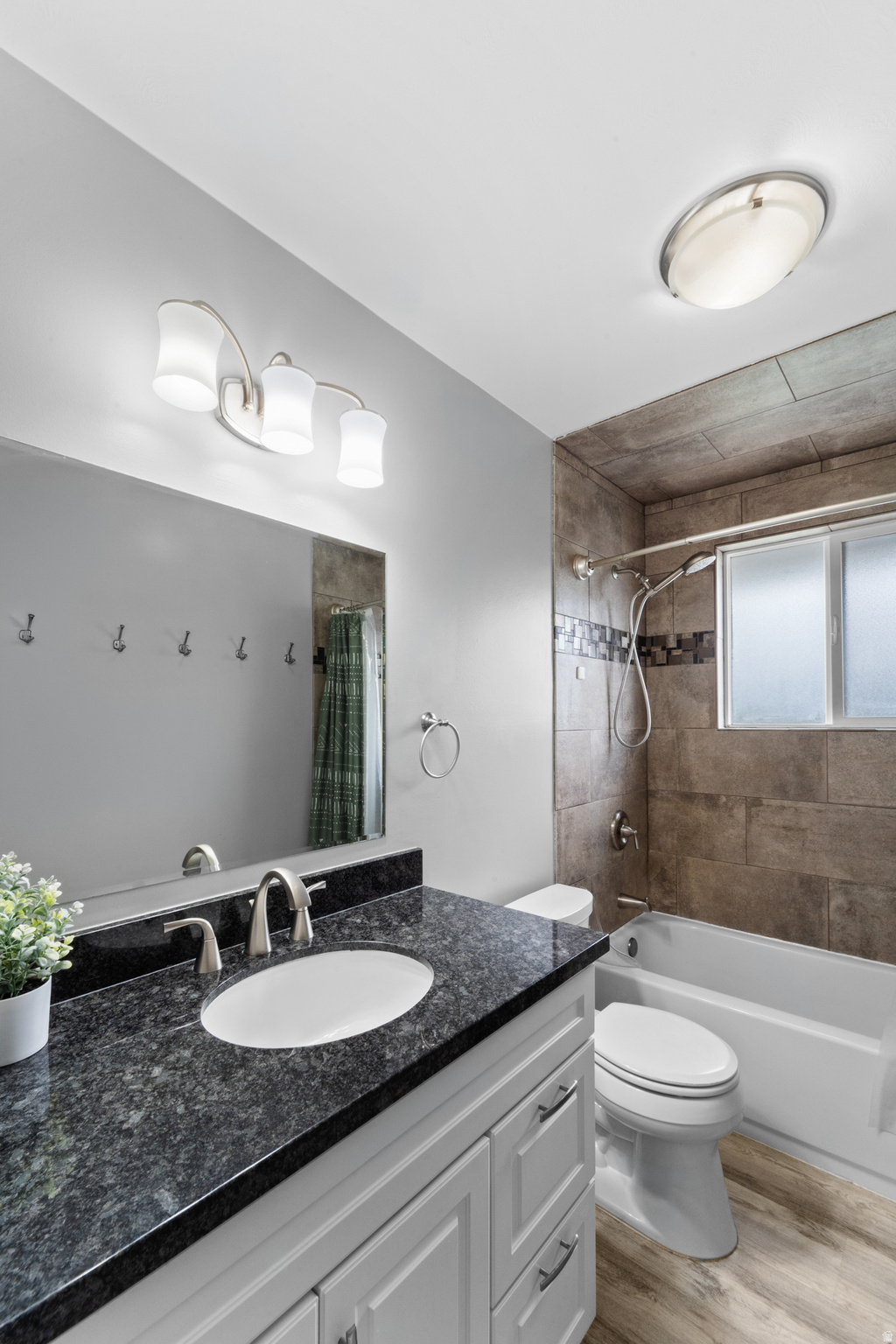 GREEN TREE - Residential