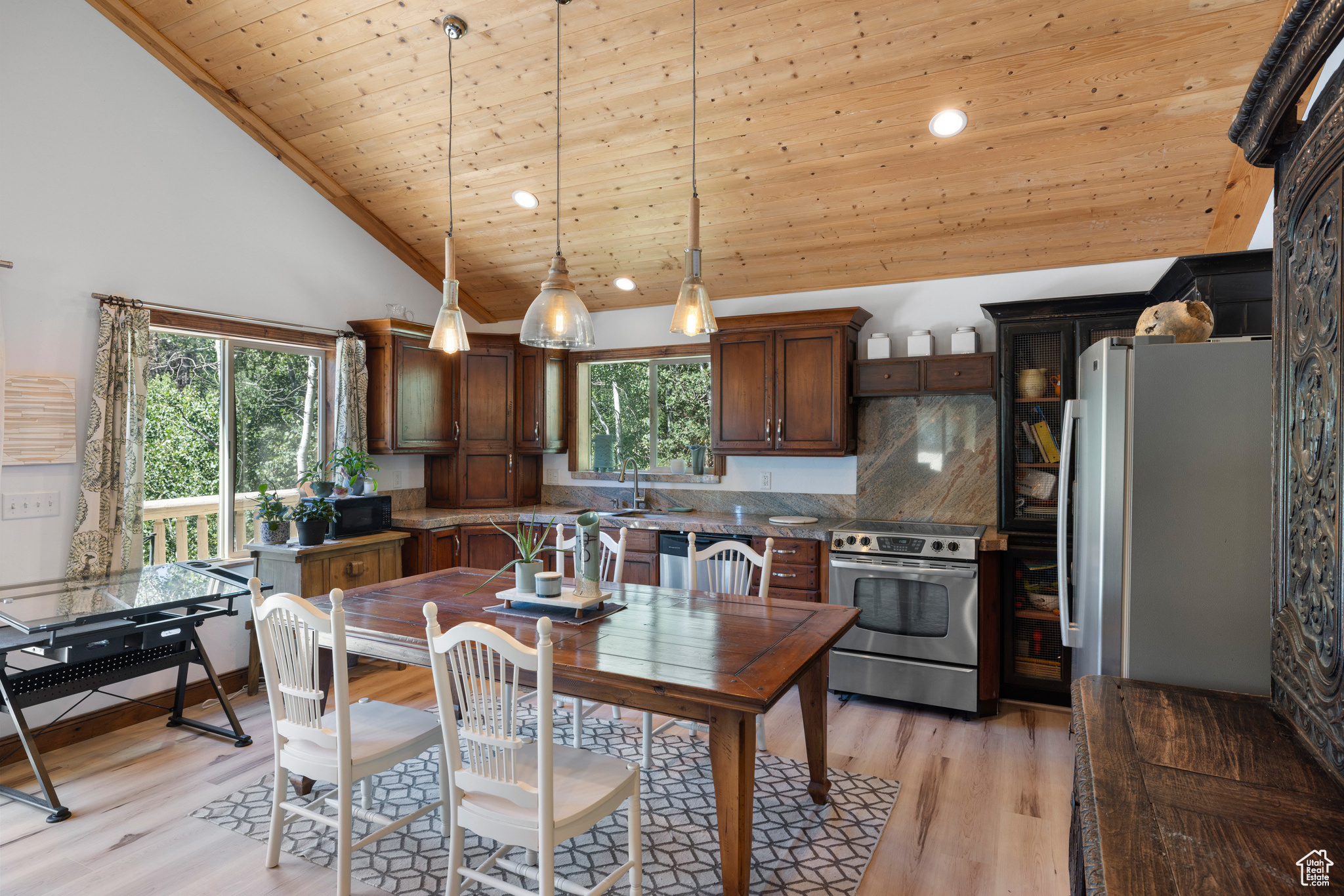 PINE MEADOW RANCH - Residential