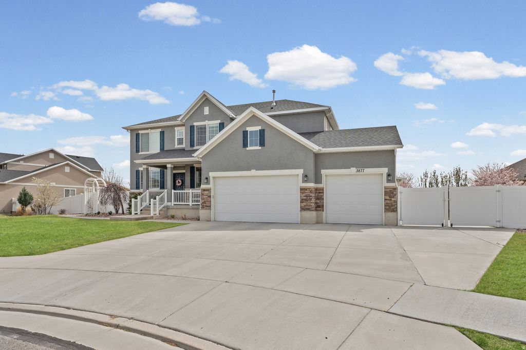 Photo of 3877 W BUMPER CROP CIR, Riverton, UT 84065 (MLS # 2147621)