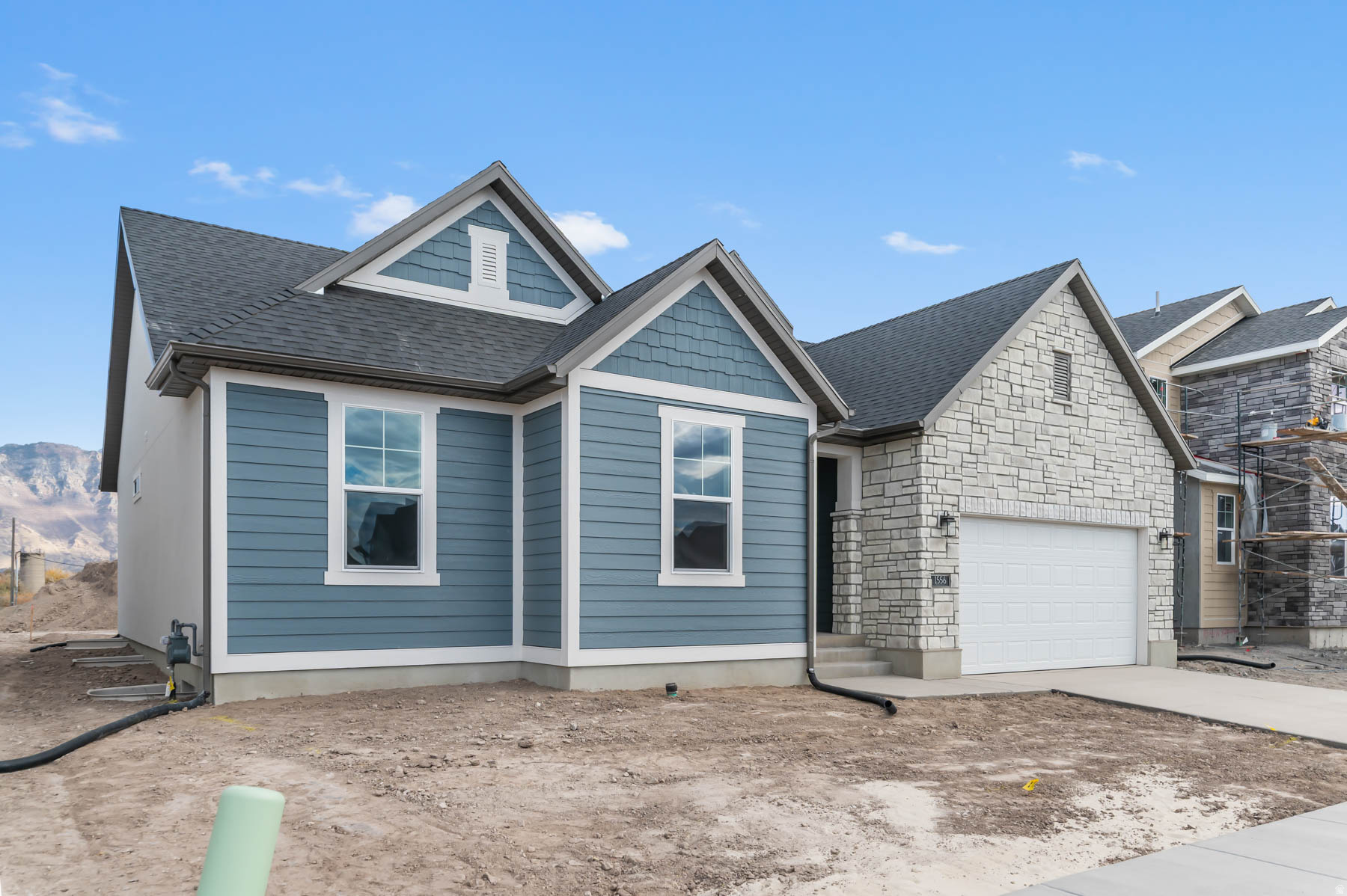 BROADVIEW SHORES 828 - Residential