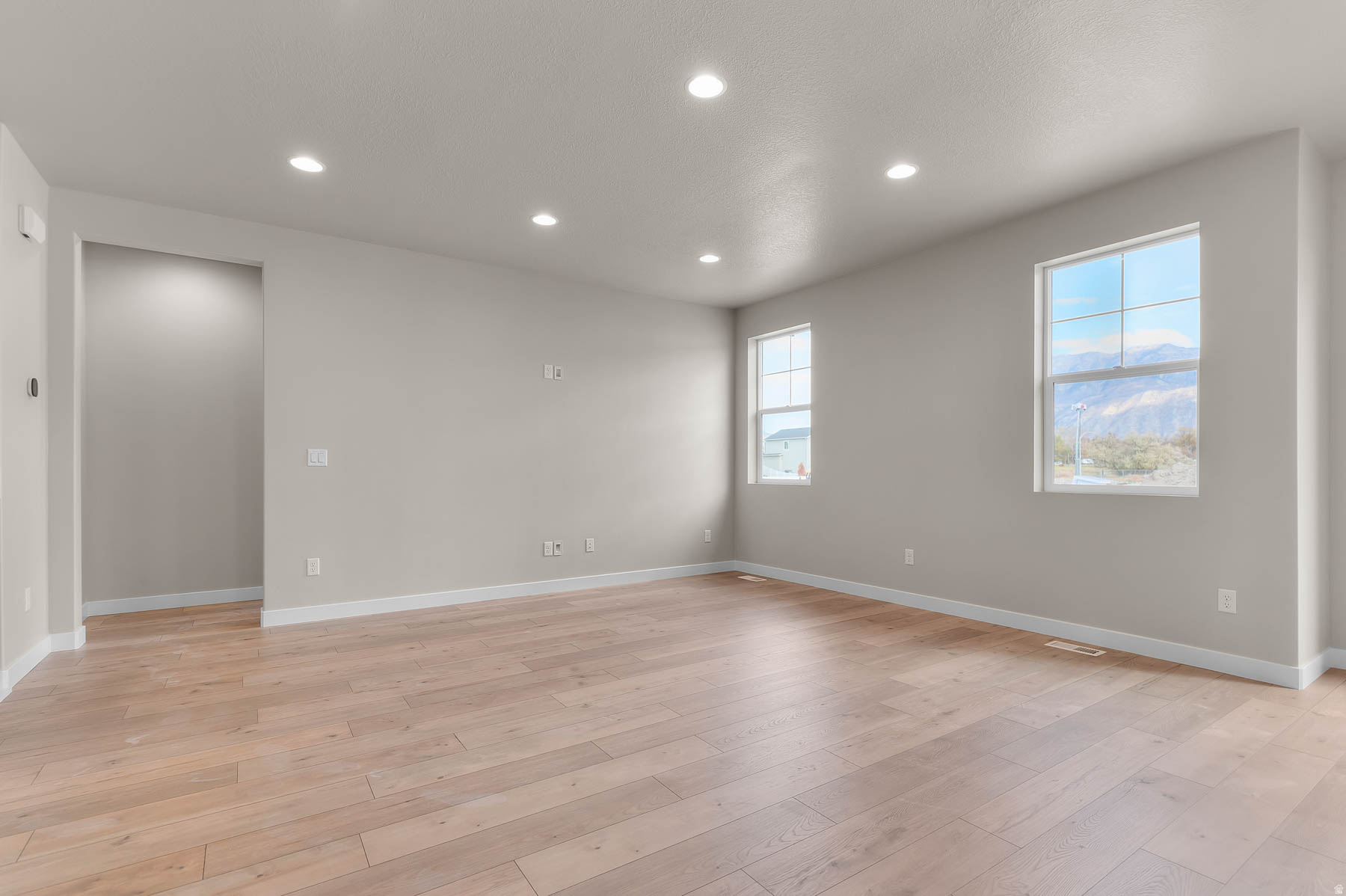 BROADVIEW SHORES 828 - Residential