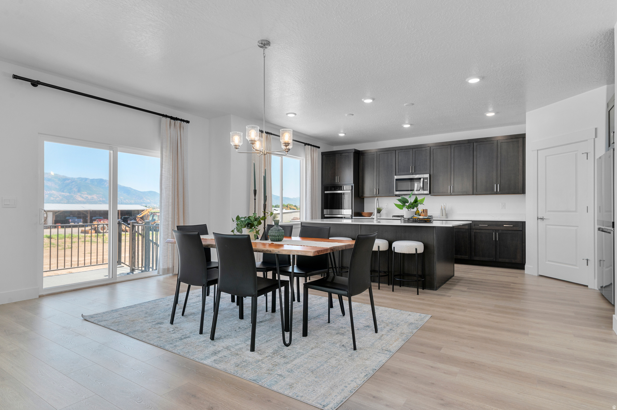 MOUNTAINSIDE ESTATES - Residential