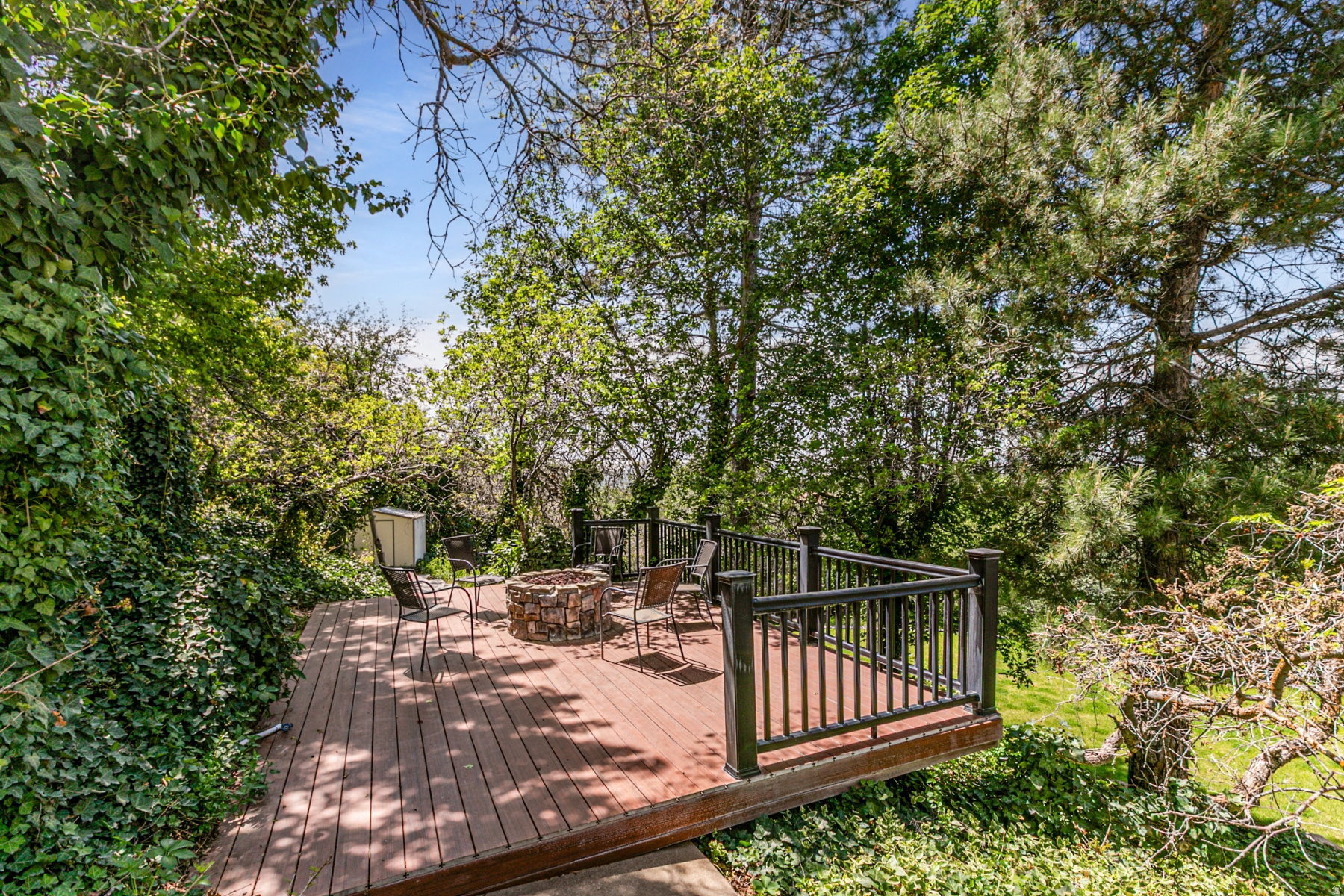 TWIN PEAKS COVE - Residential