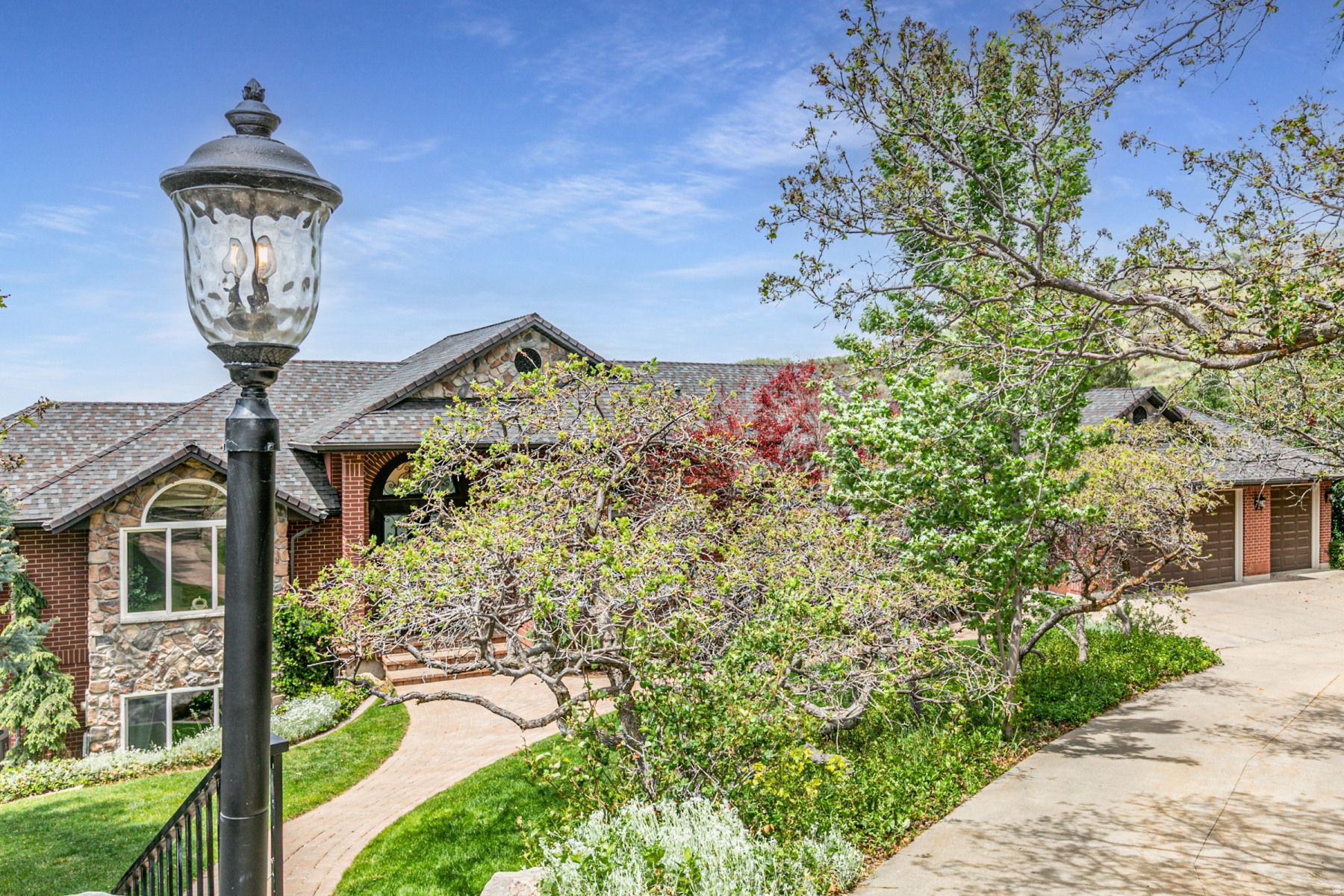 TWIN PEAKS COVE - Residential