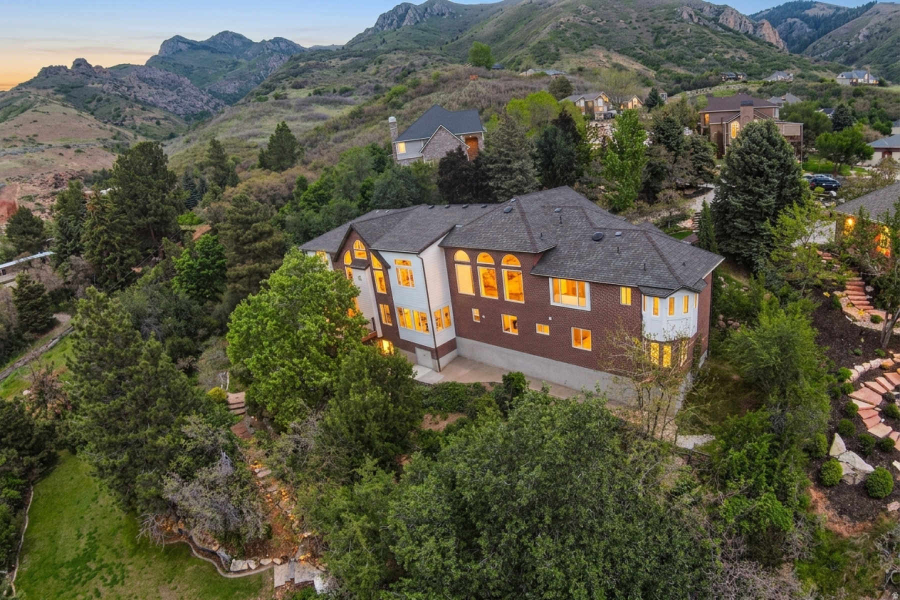 TWIN PEAKS COVE - Residential