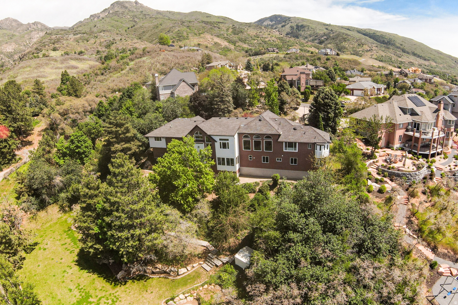 TWIN PEAKS COVE - Residential