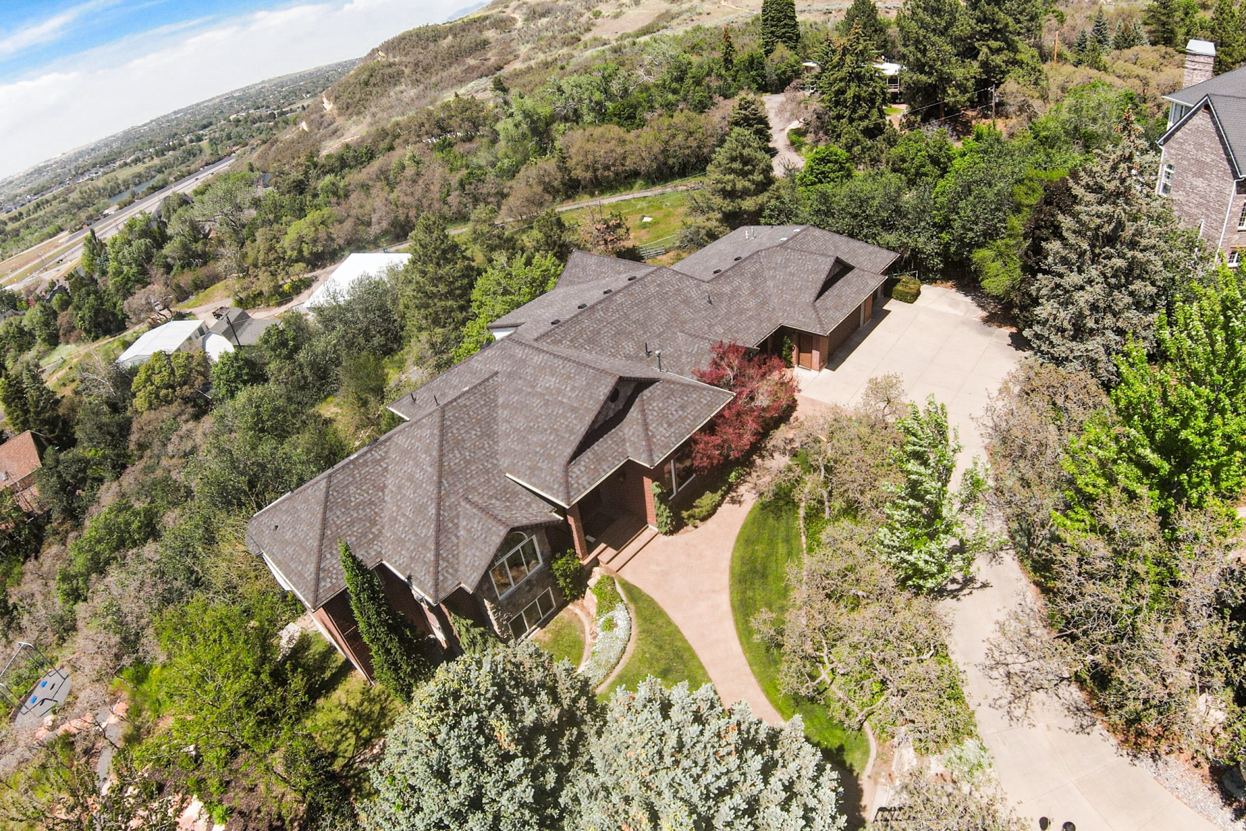 TWIN PEAKS COVE - Residential