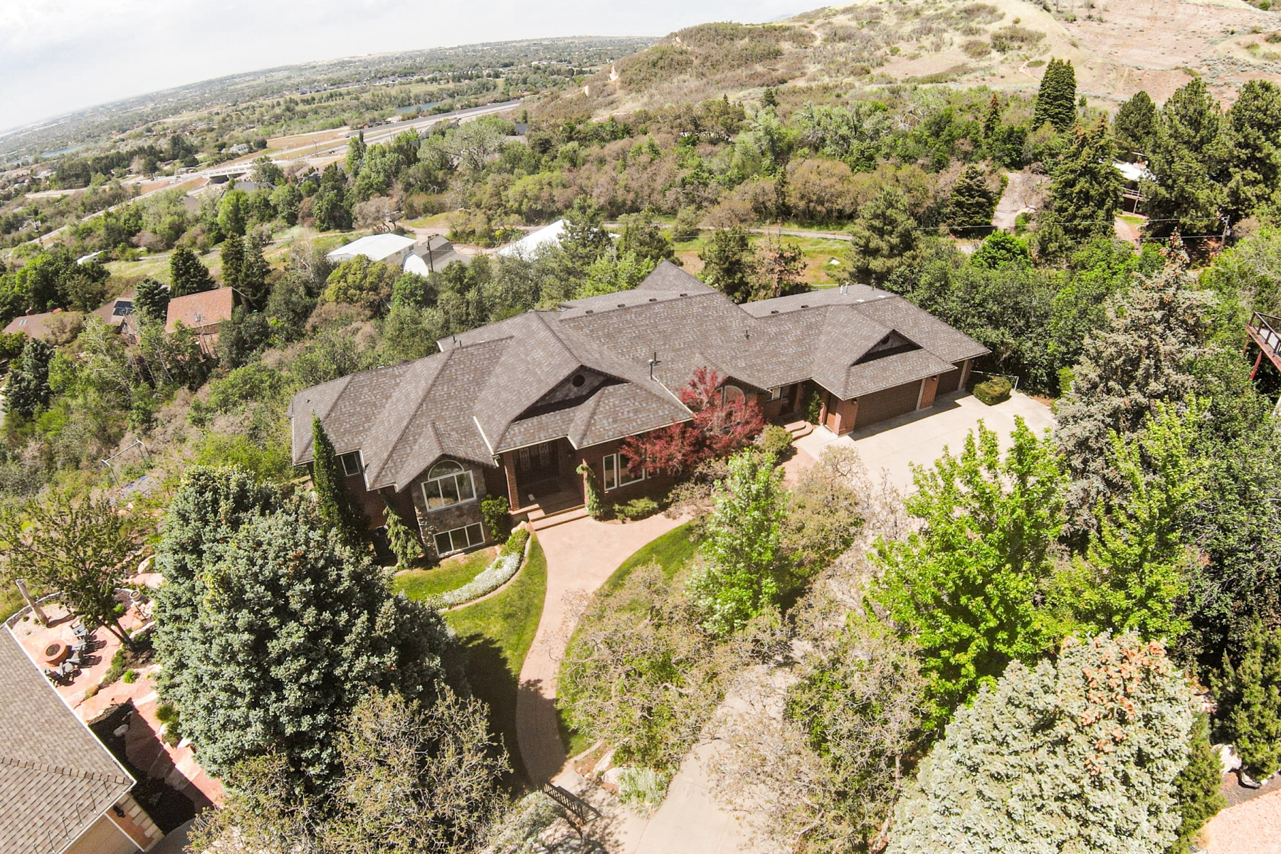 TWIN PEAKS COVE - Residential