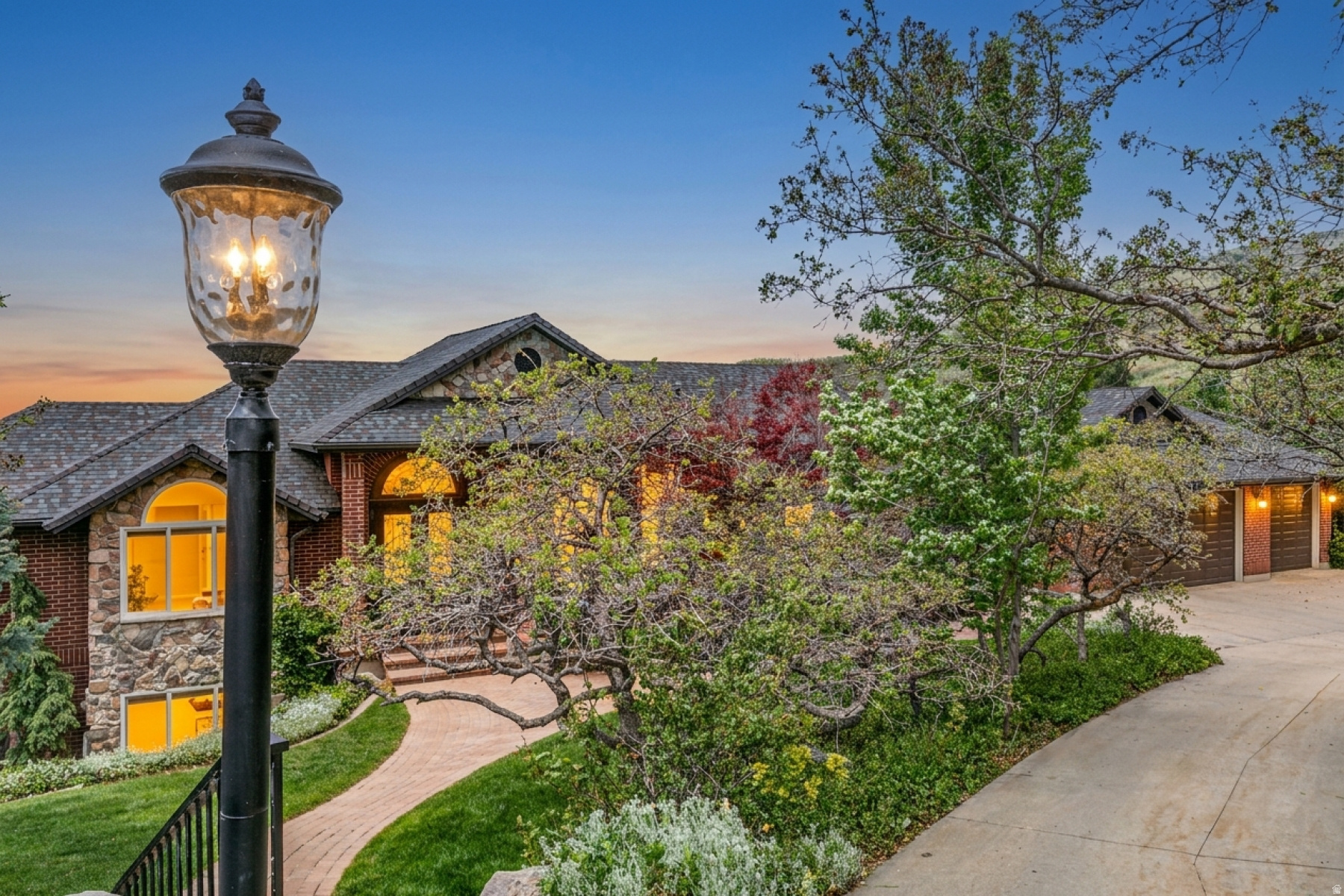 TWIN PEAKS COVE - Residential