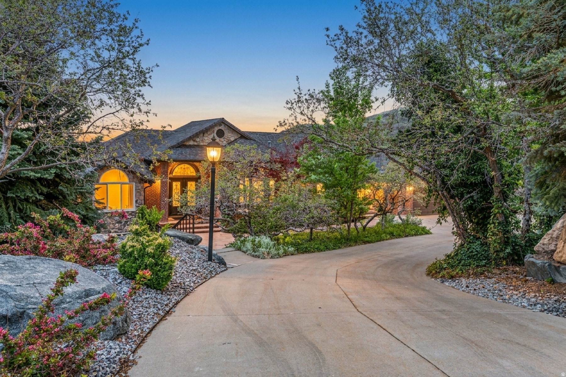 TWIN PEAKS COVE - Residential