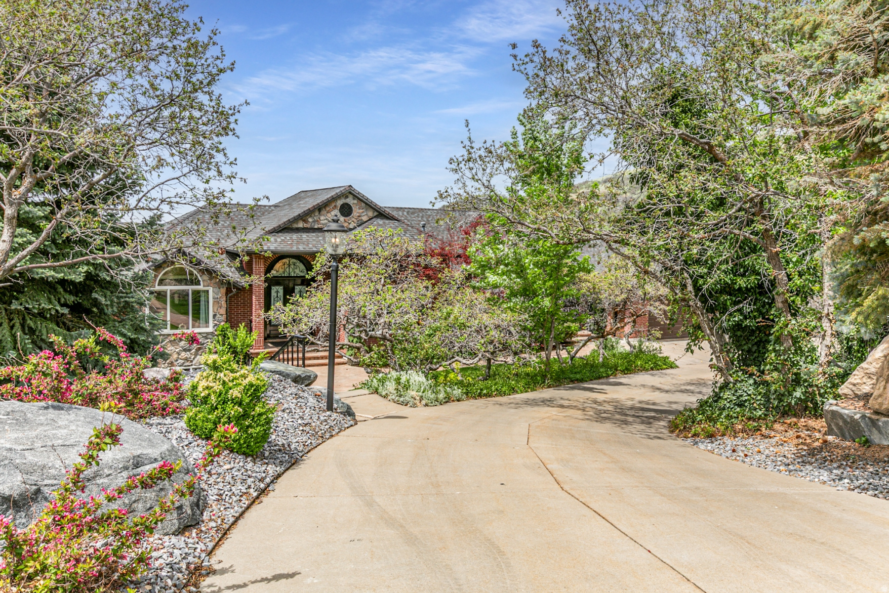 TWIN PEAKS COVE - Residential