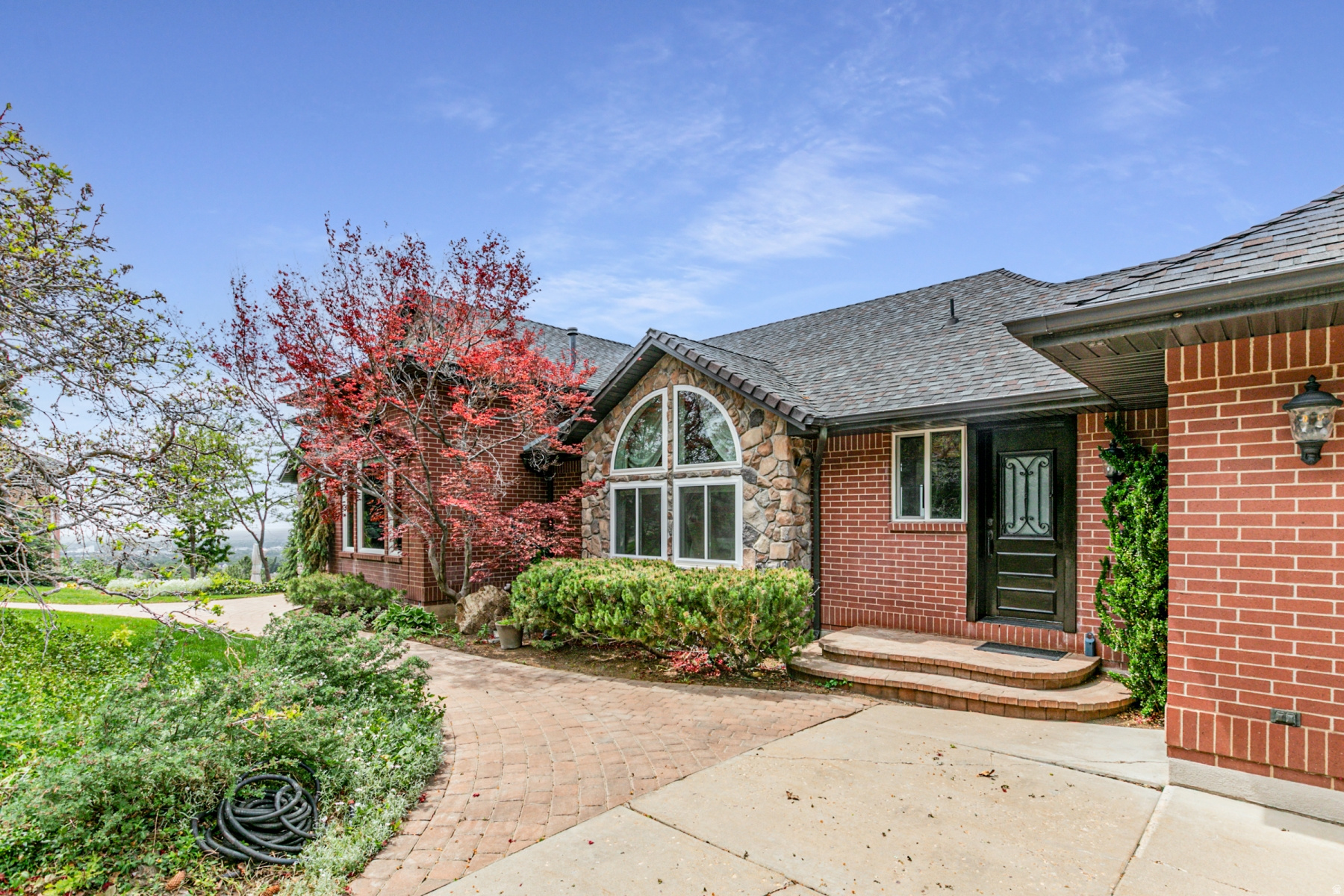 TWIN PEAKS COVE - Residential