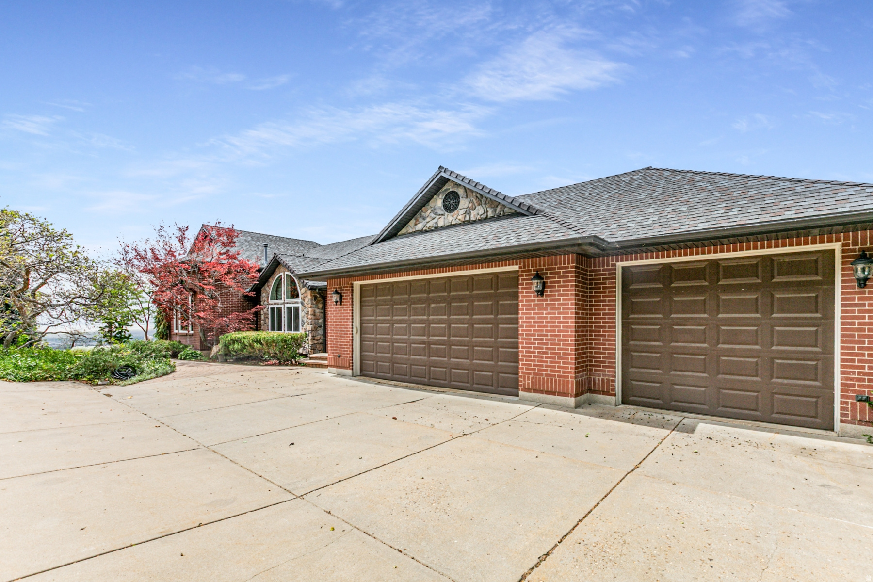 TWIN PEAKS COVE - Residential