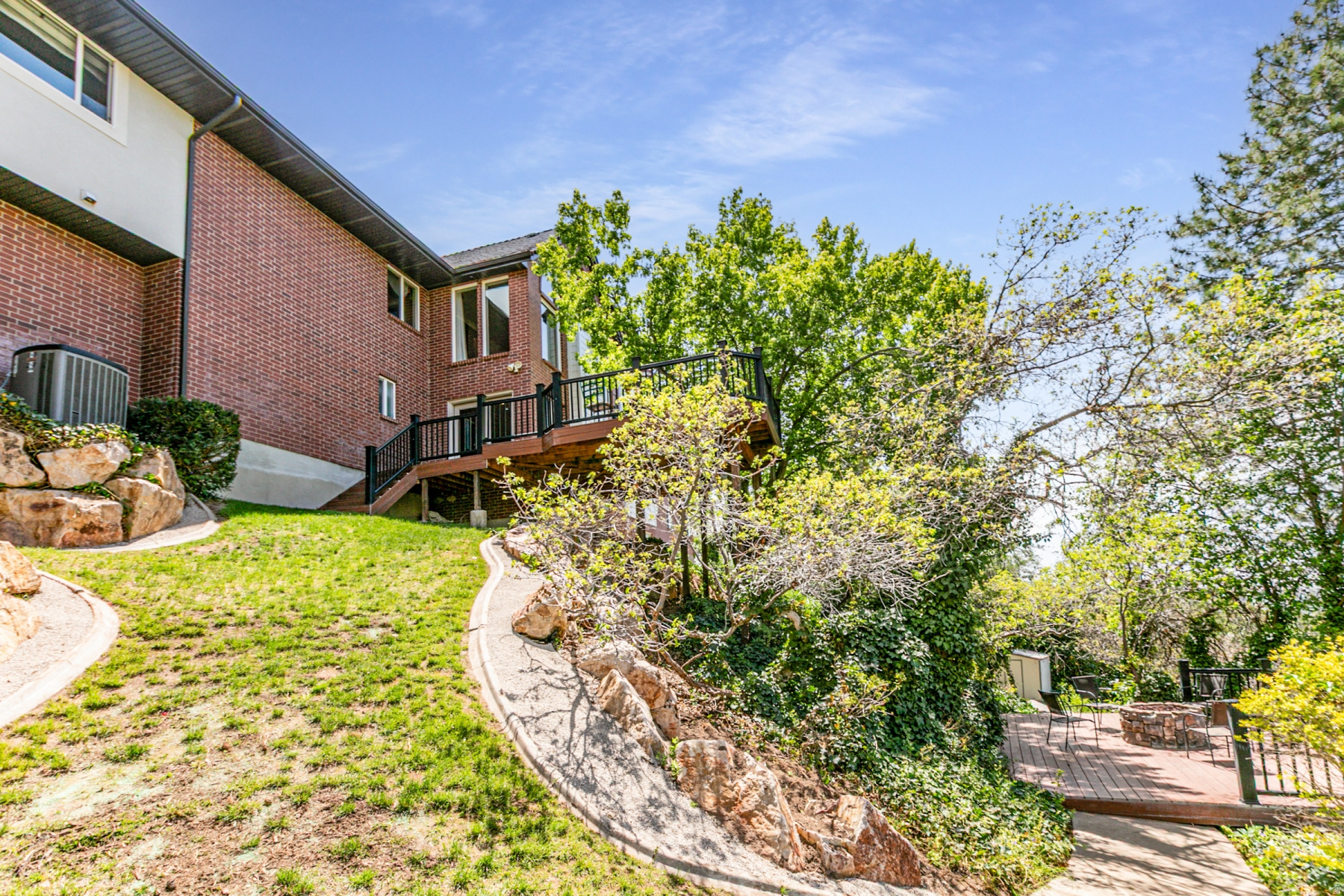 TWIN PEAKS COVE - Residential