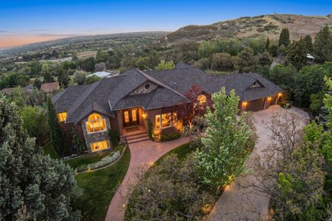 Photo of 3237 TWIN PEAKS DR, Layton, UT 84040 (MLS # 2158373)