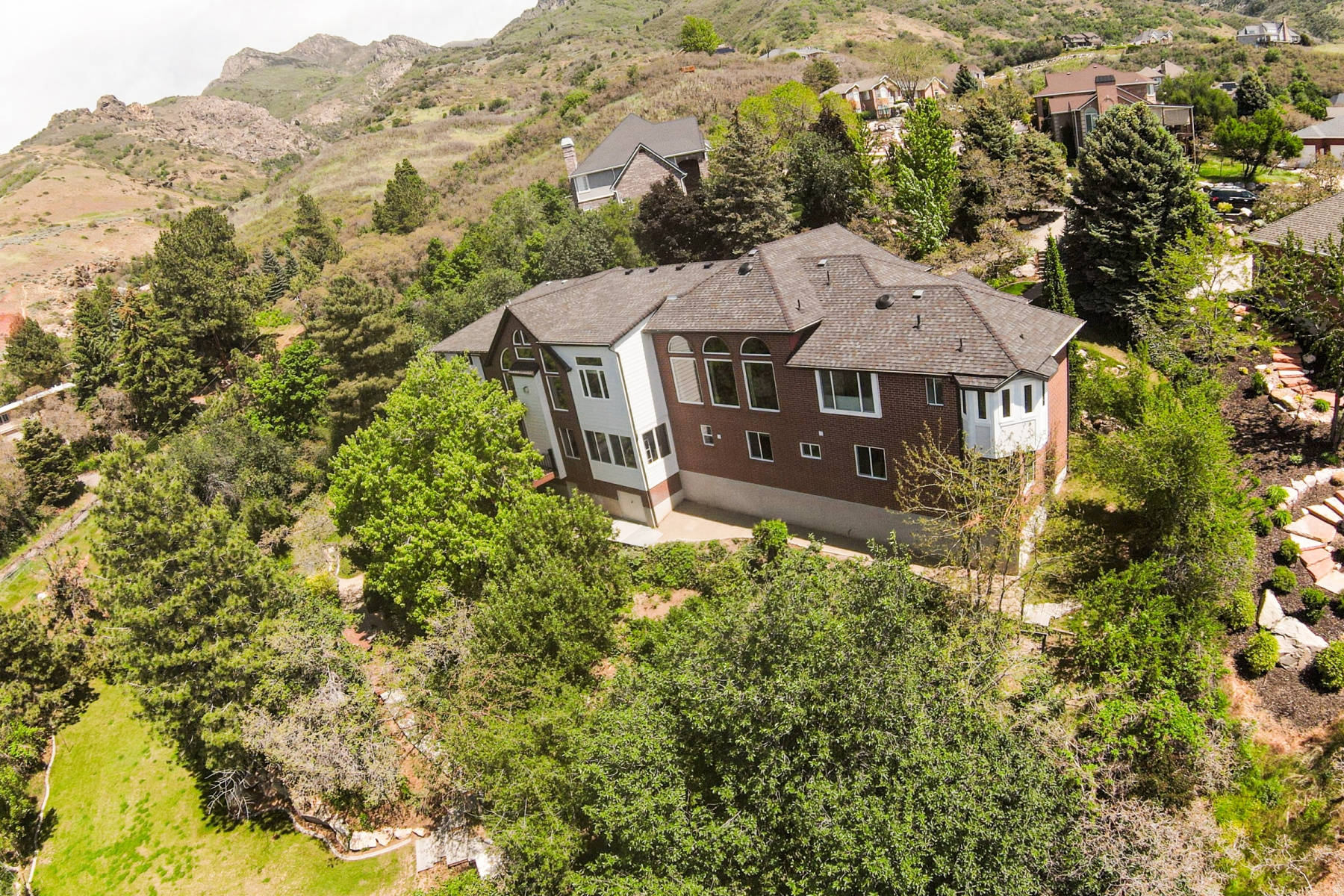 TWIN PEAKS COVE - Residential