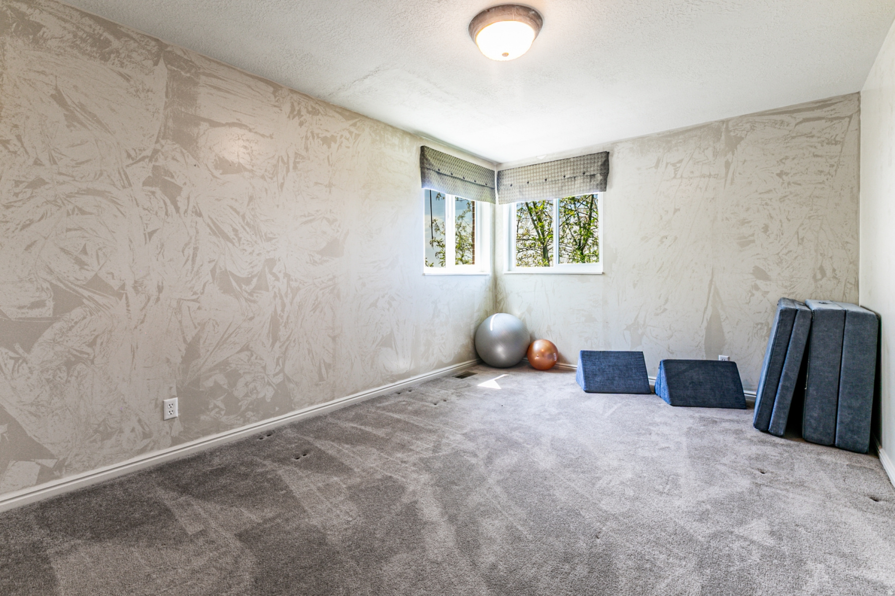 TWIN PEAKS COVE - Residential