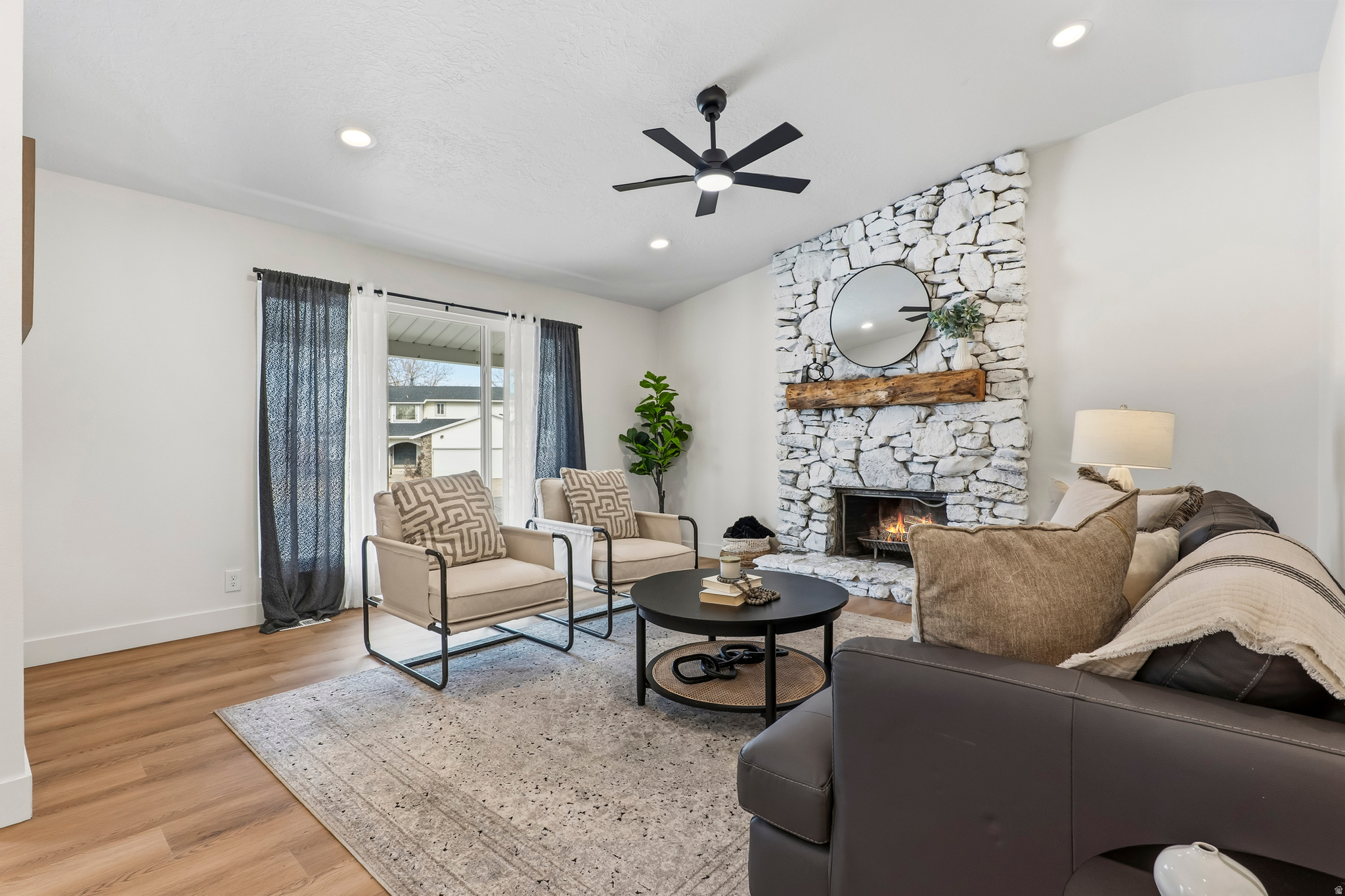 SANDY HILLS - Residential