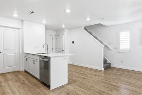 Tiny photo for 3302 E ELKHORN LN, Washington, UT 84780 (MLS # 2136642)