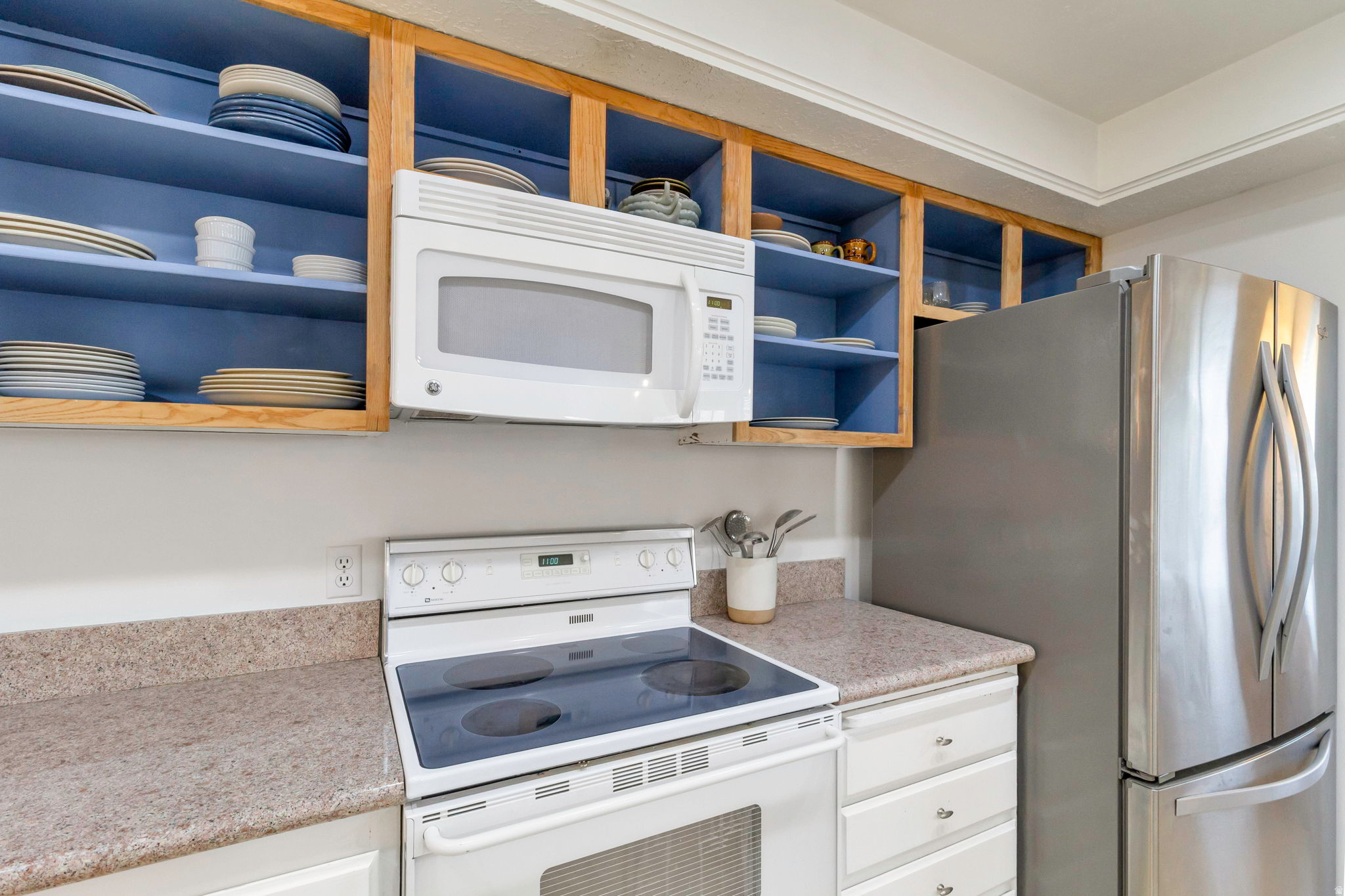 CONTINENTAL ESTATES - Residential