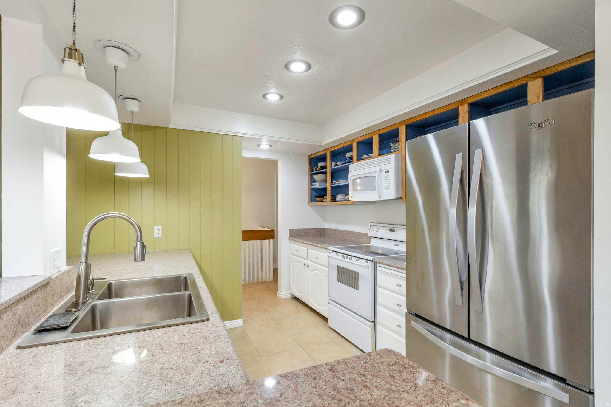 CONTINENTAL ESTATES - Residential