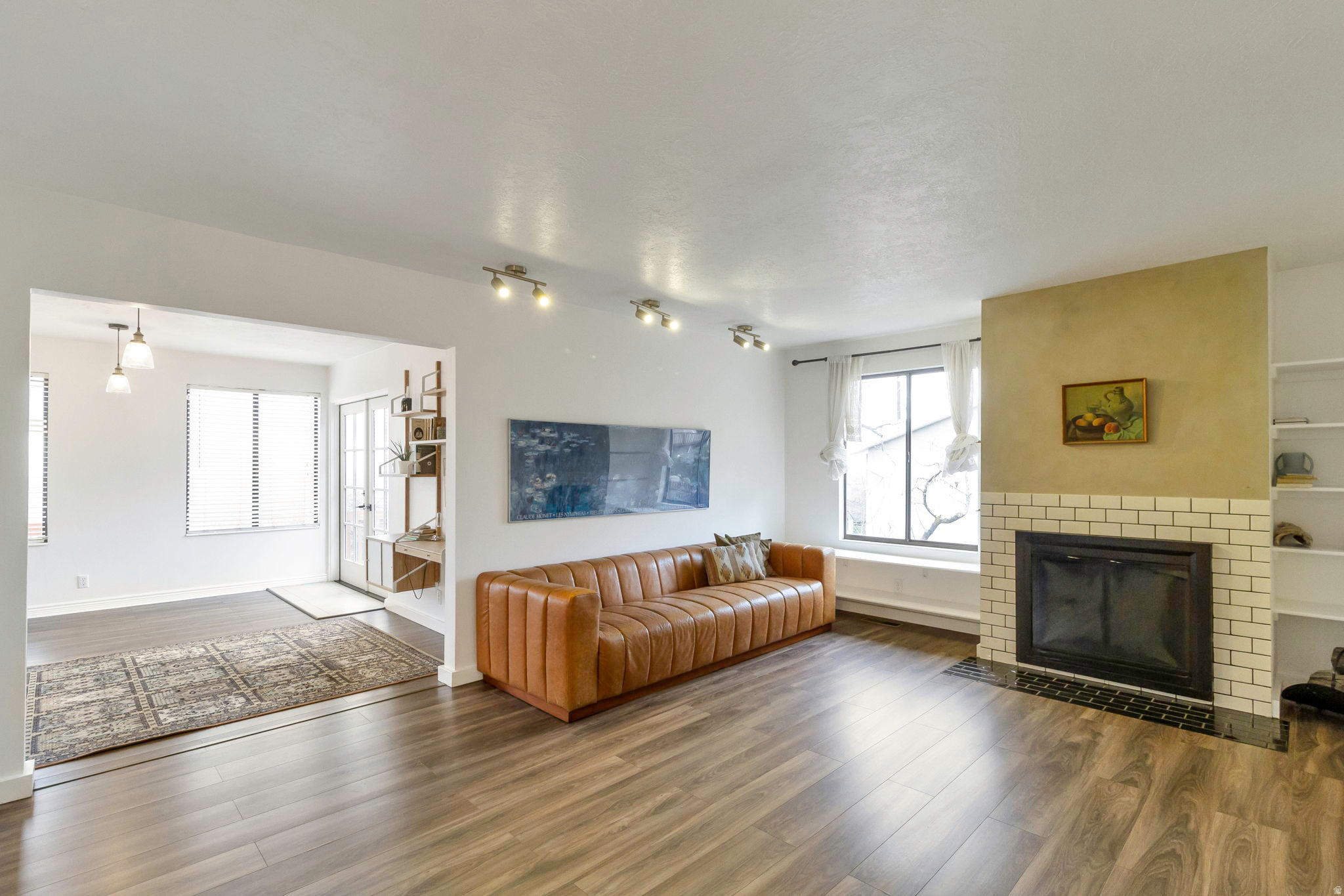 CONTINENTAL ESTATES - Residential