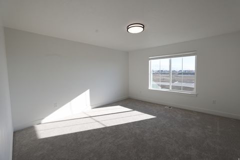 Tiny photo for 254 W 690 N, Smithfield, UT 84335 (MLS # 2139145)