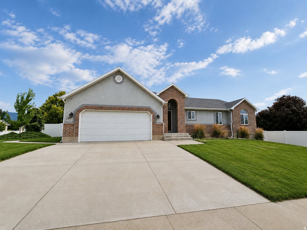 Photo of 198 N DAKOTA DR, Springville, UT 84663 (MLS # 2173461)