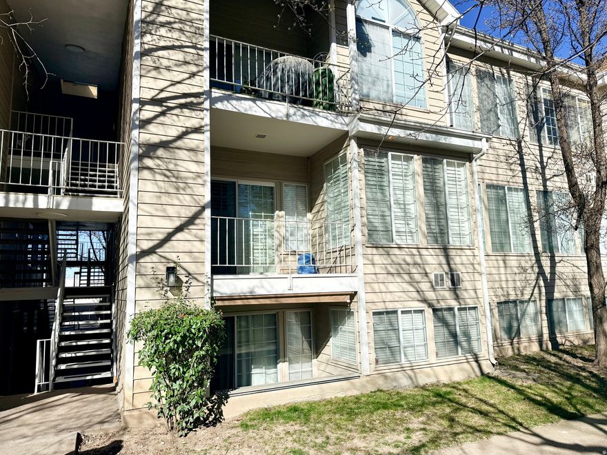 Beautiful condo in a prime location within the complex, ideally situated on the east side of Building 6 next to the pond and conveniently close to the clubhouse, pool, and tennis court. Spacious bedrooms and neutral tones throughout create a warm, inviting feel. No pets or smoking allowed in the complex. Enjoy easy, low-maintenance living.