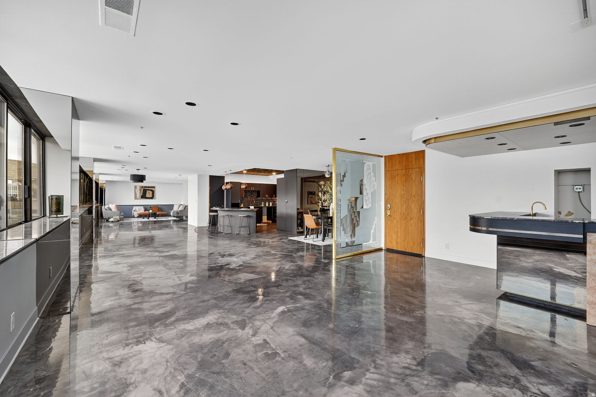 AMERICAN TOWERS - Residential