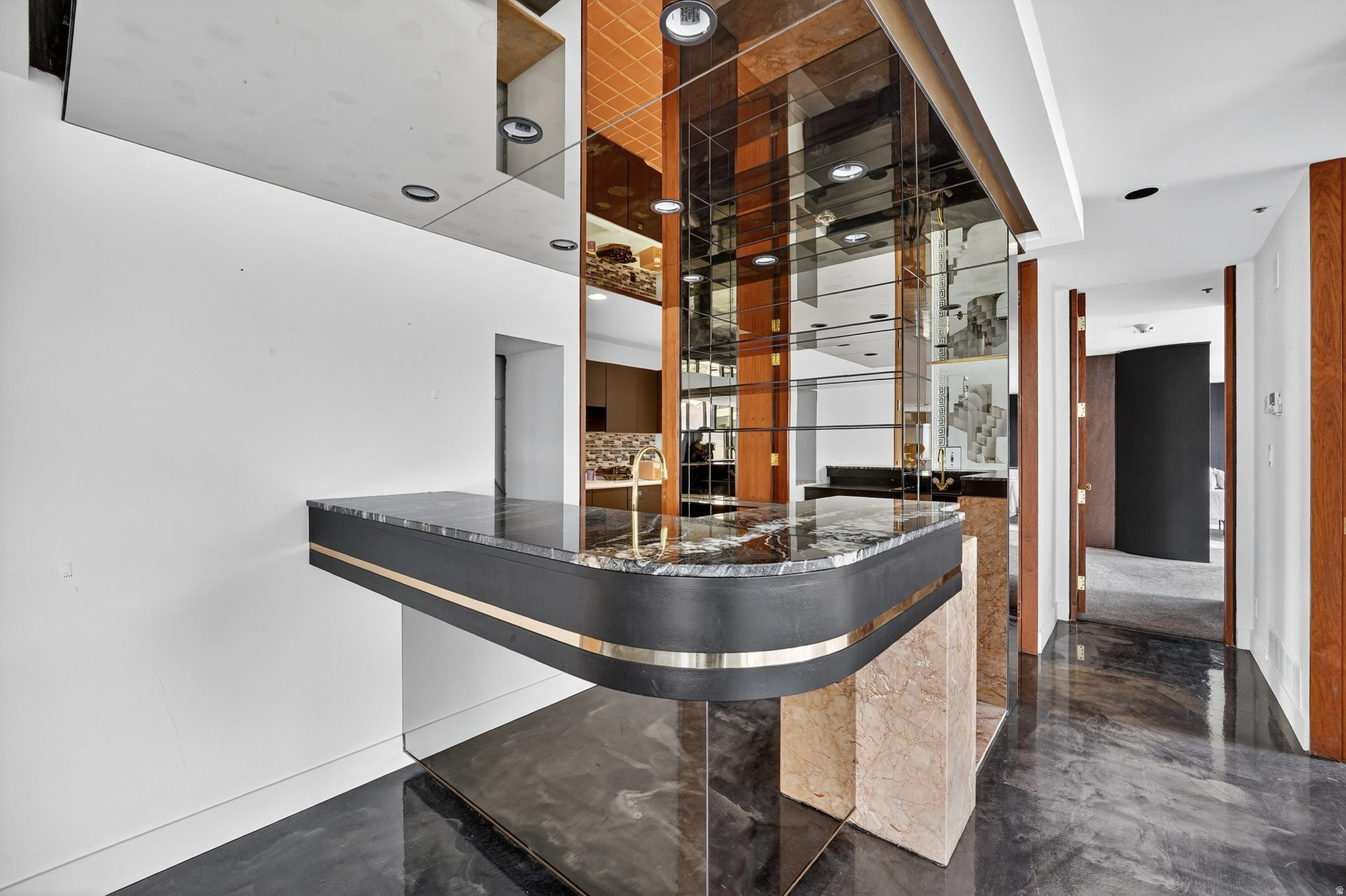 AMERICAN TOWERS - Residential