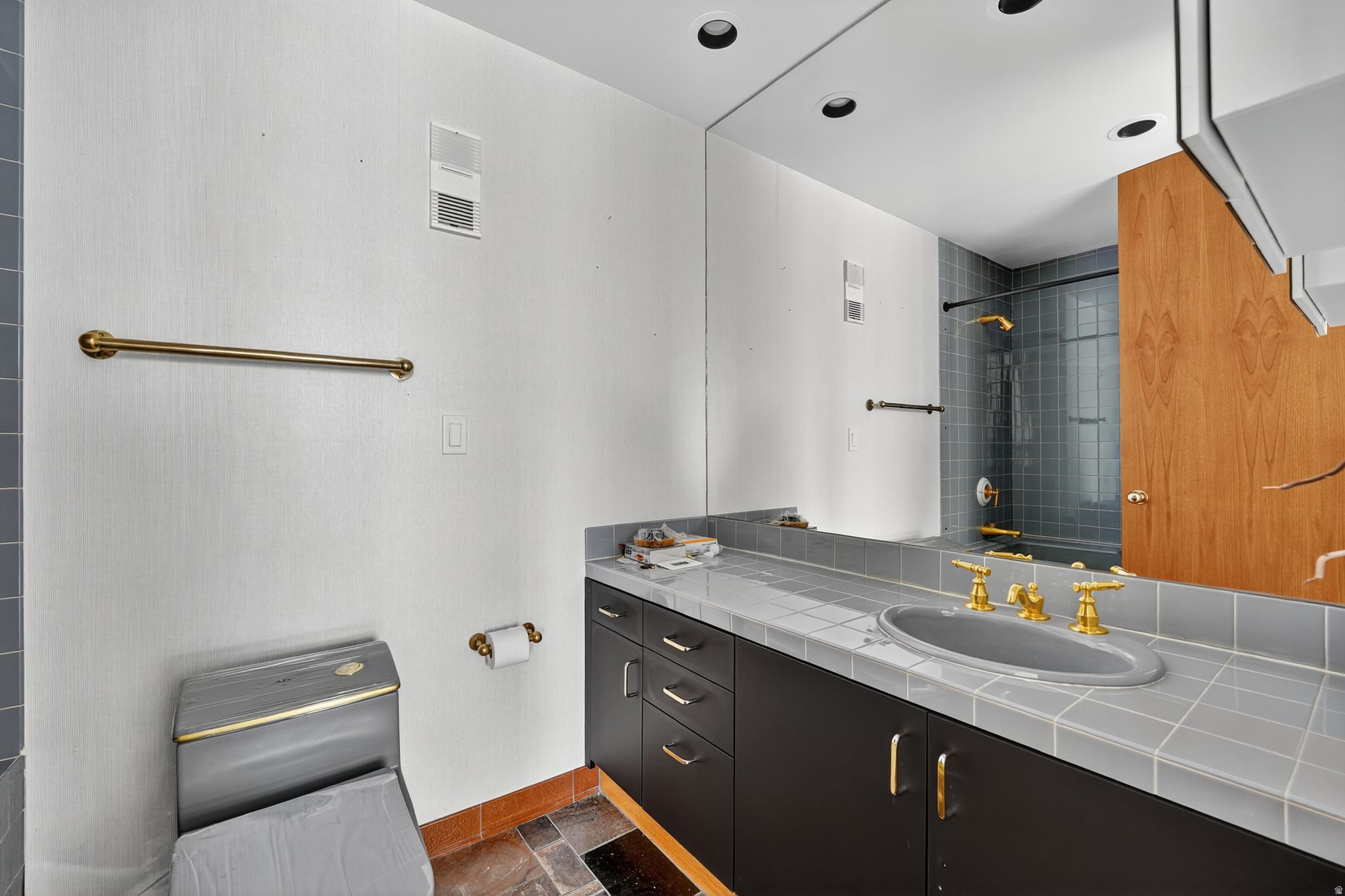 AMERICAN TOWERS - Residential