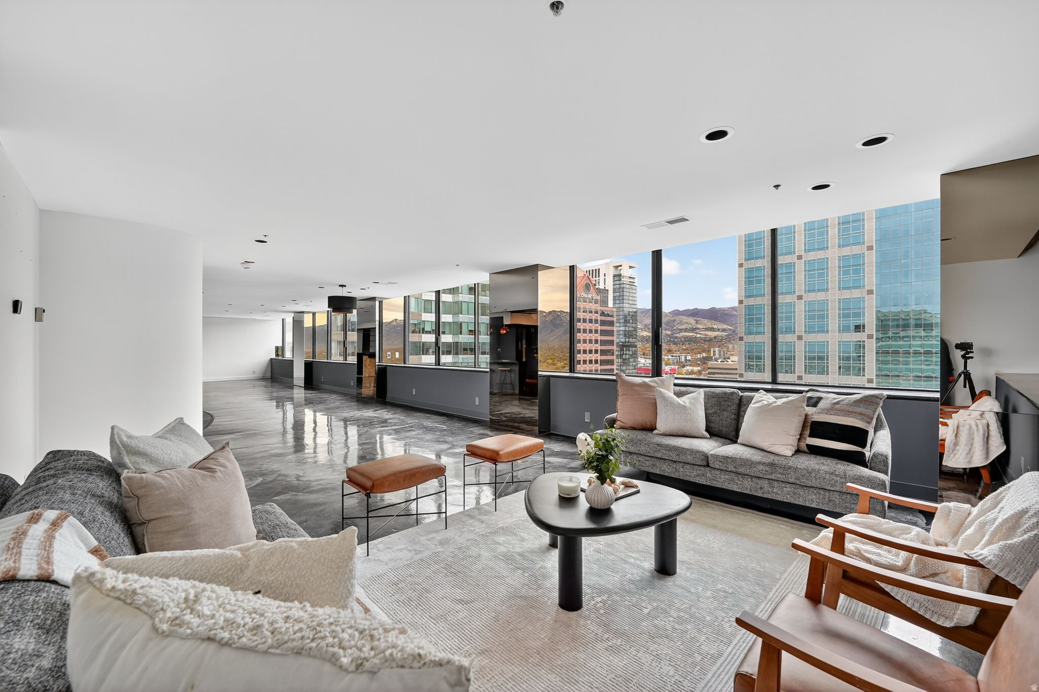 AMERICAN TOWERS - Residential