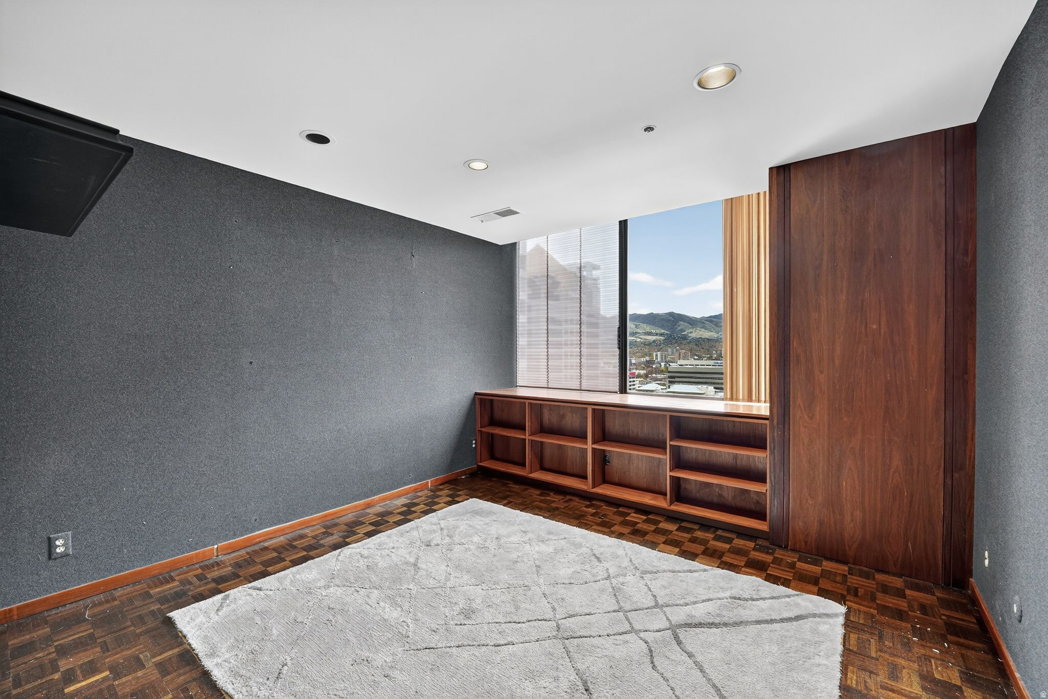 AMERICAN TOWERS - Residential