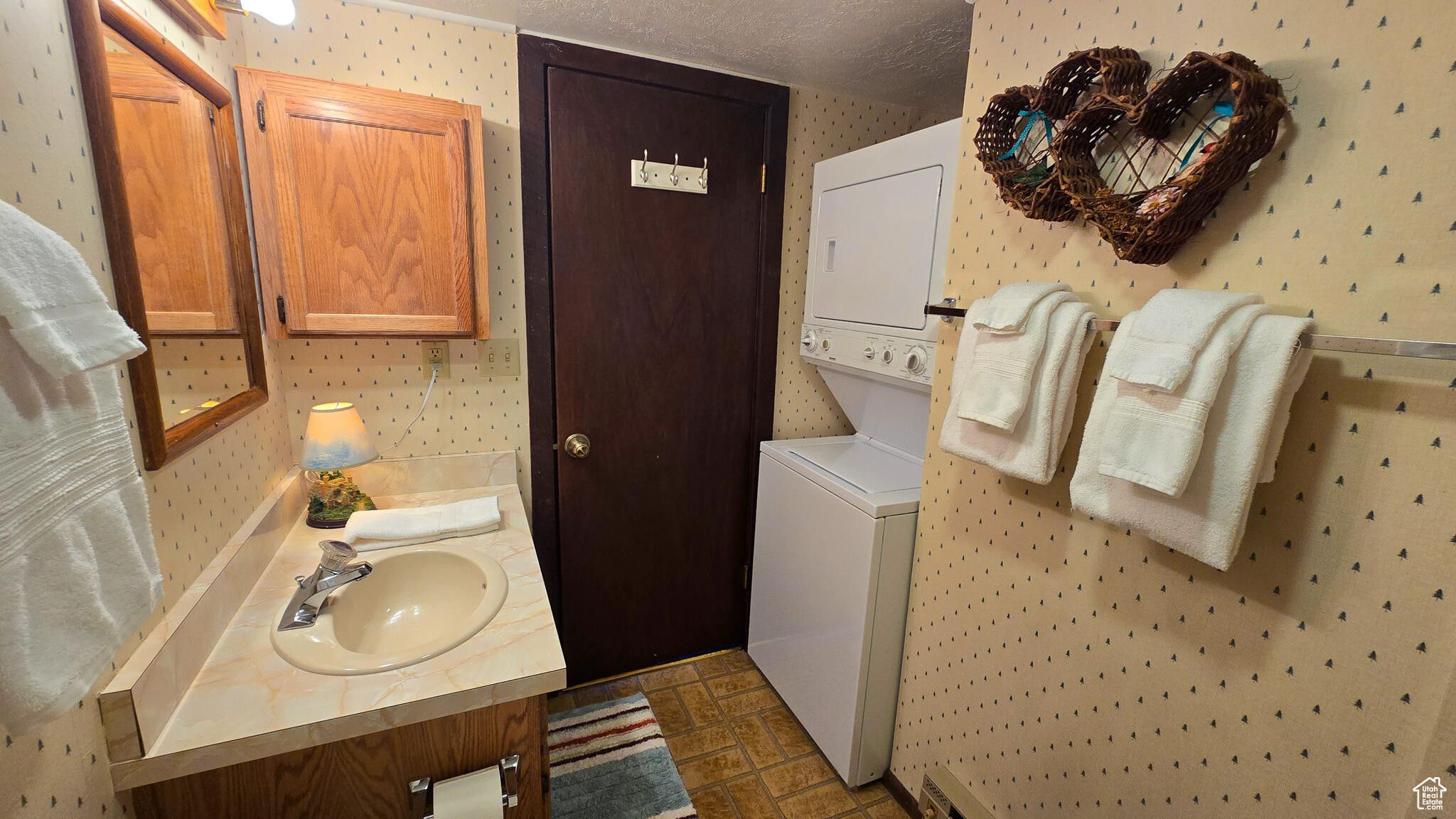 SNOWFLAKE CONDOMINIUMS - Residential