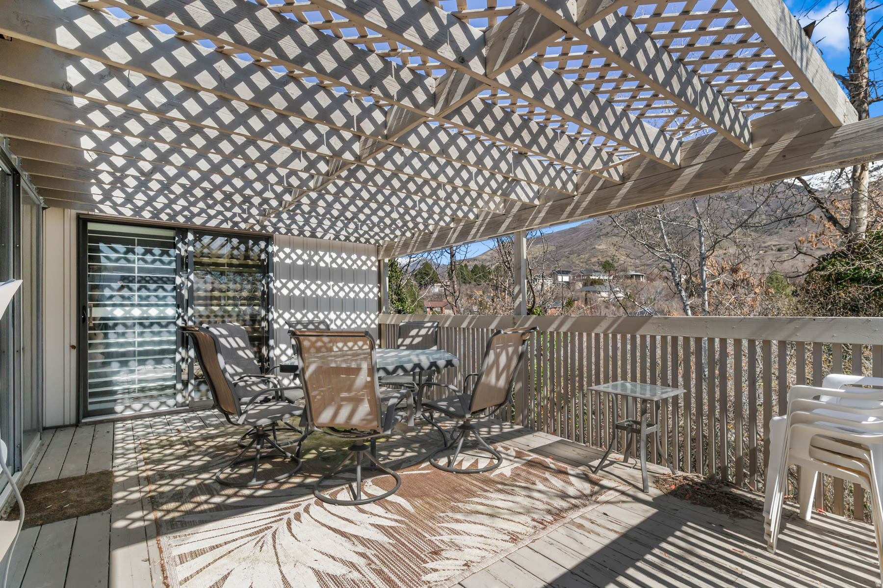 COUNTRY OAKS - Residential