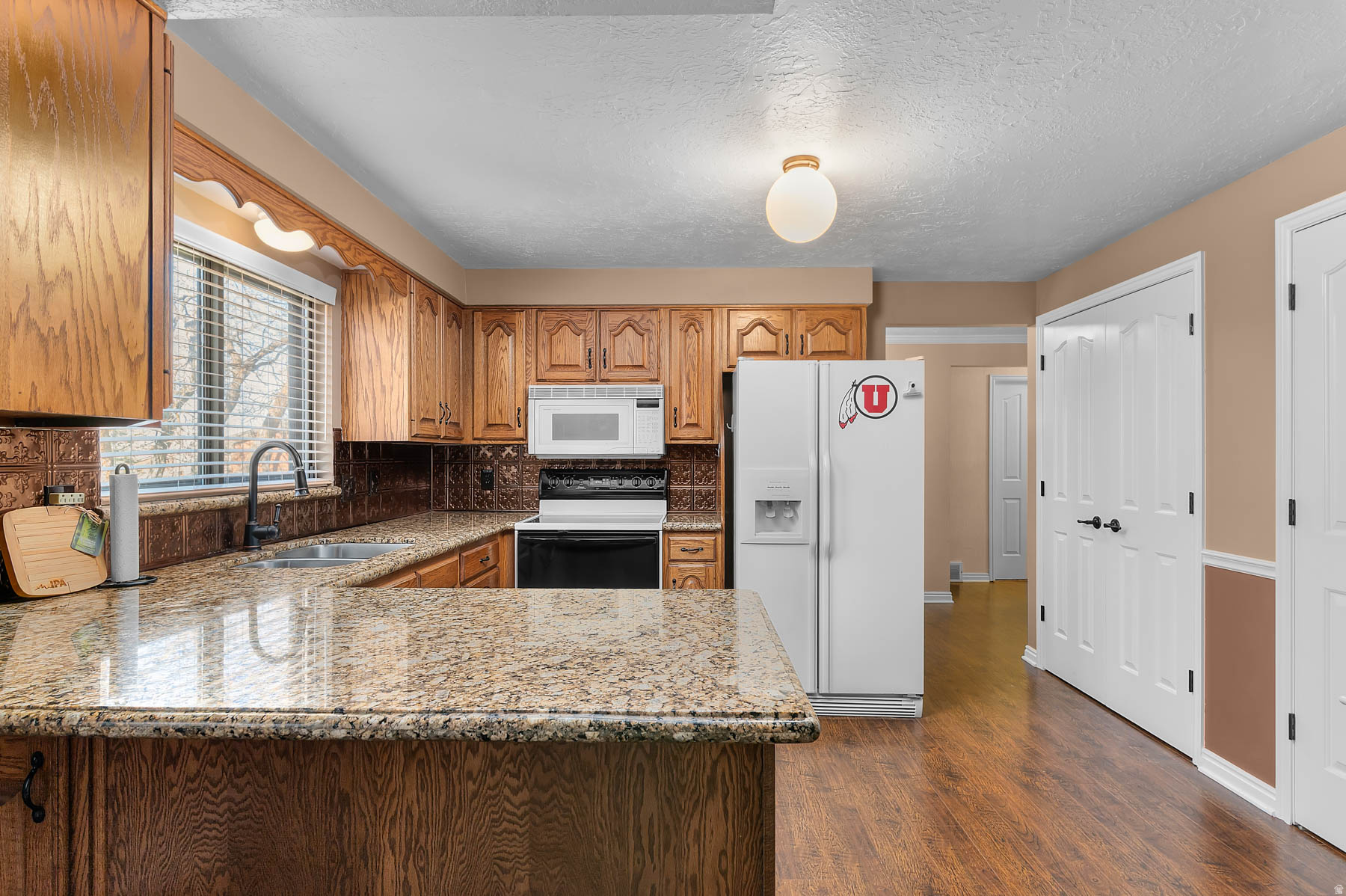 COUNTRY OAKS - Residential