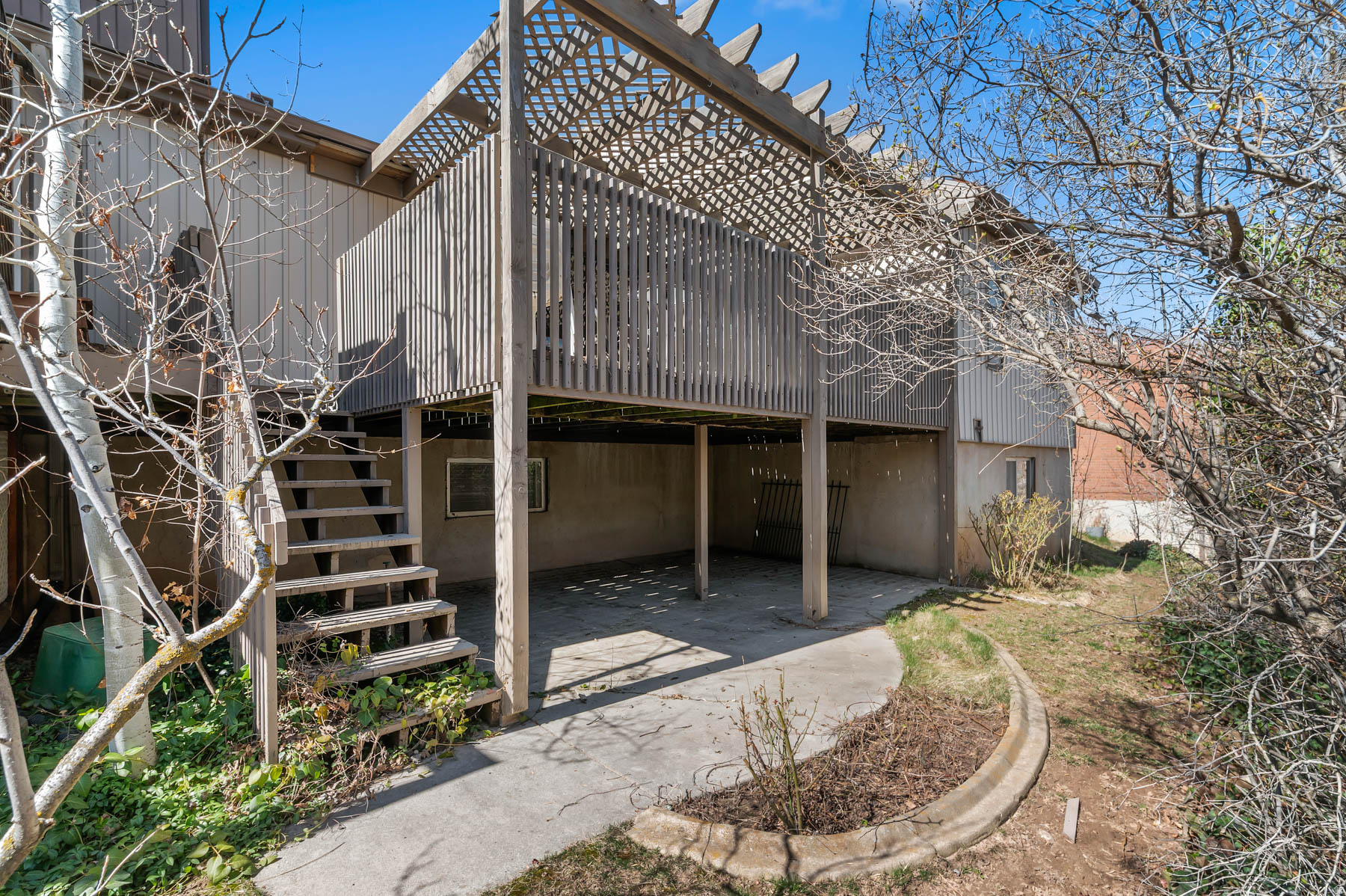 COUNTRY OAKS - Residential